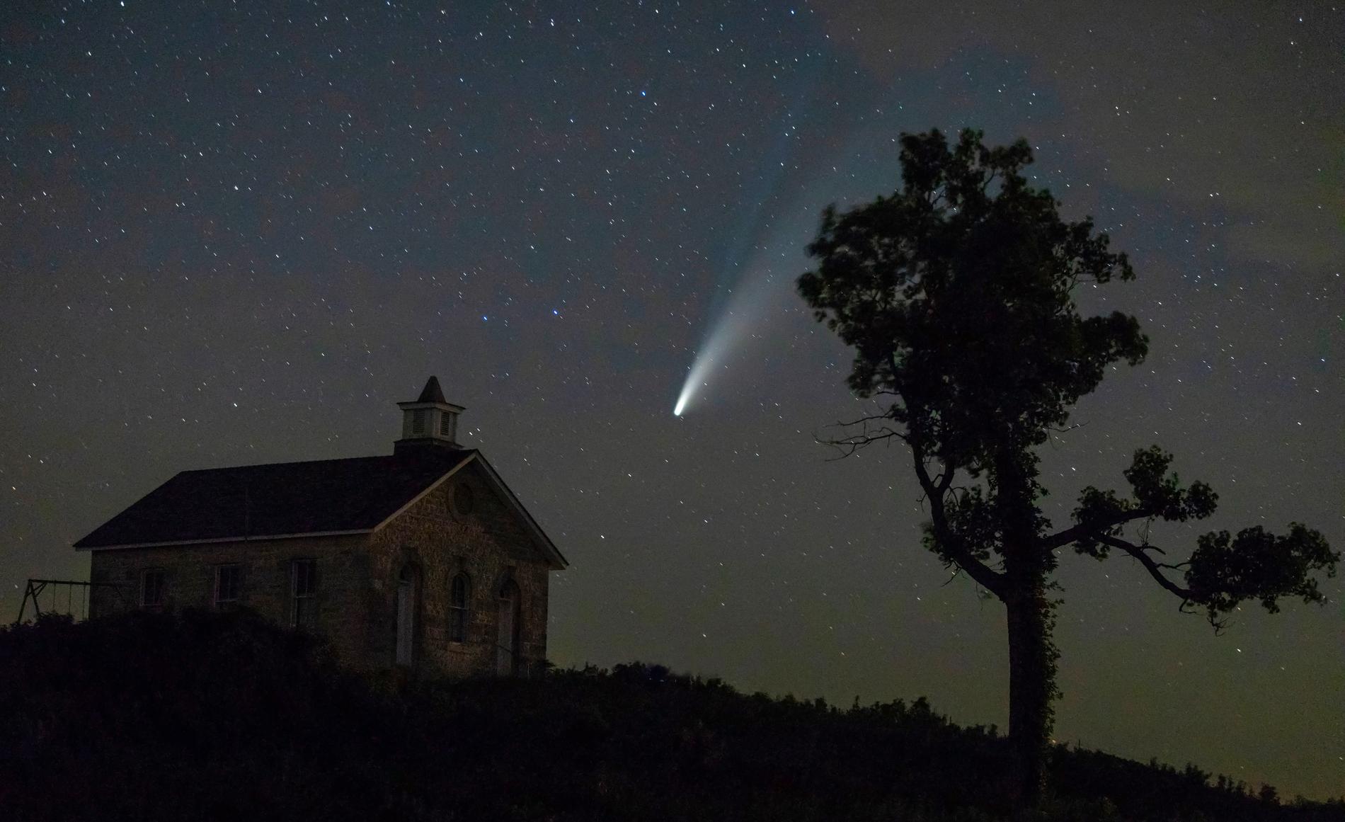 Kometen Neowise på en bild från 2020. Nästa fina rymdbesök som är lätt att beskåda svarar kometen C/2022 för.