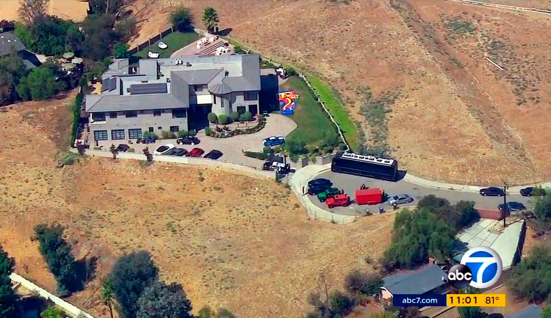 Flygbild över Chris Browns hem i Tarzana, Los Angeles.