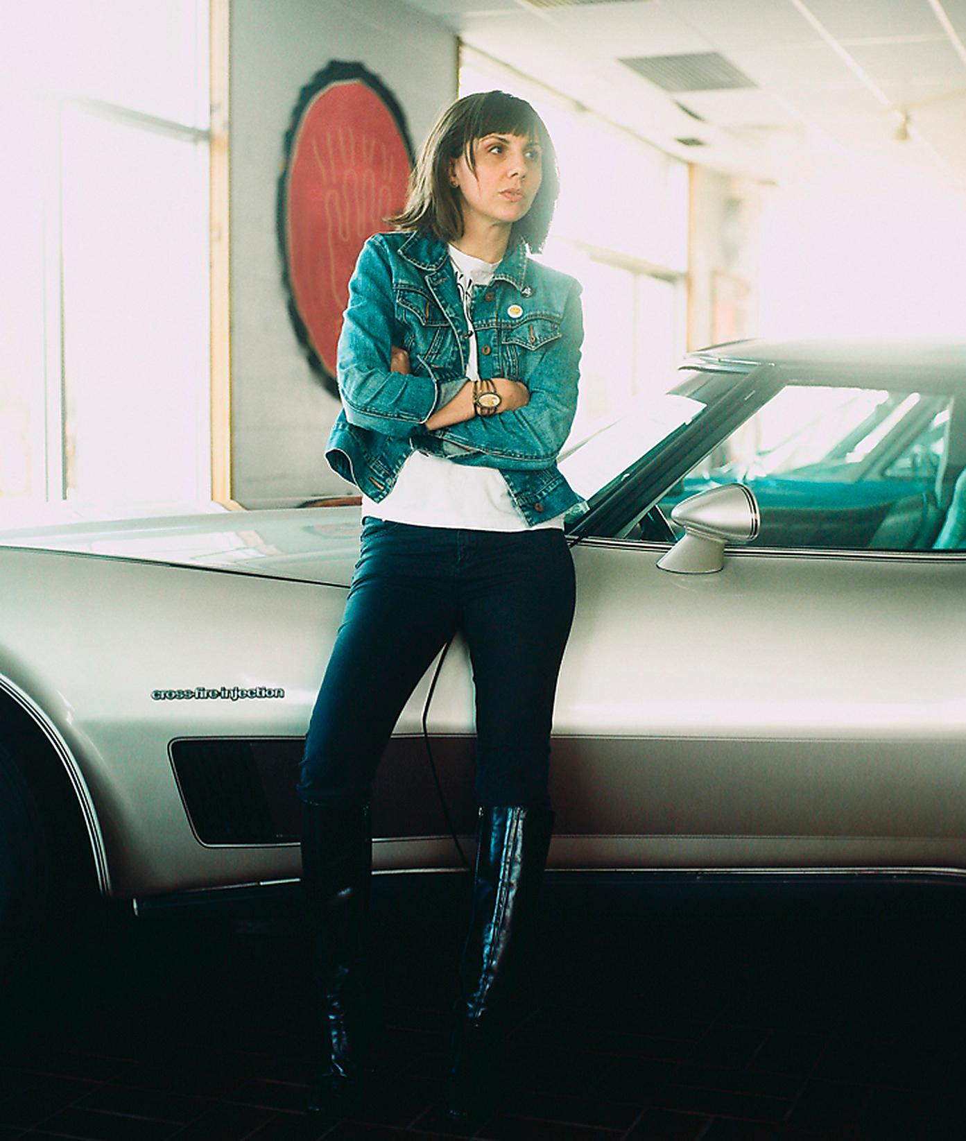 Musikkritikern Jessica Hopper låter den kvinnliga blicken ligga som ett raster över texterna. Foto: Featherproof