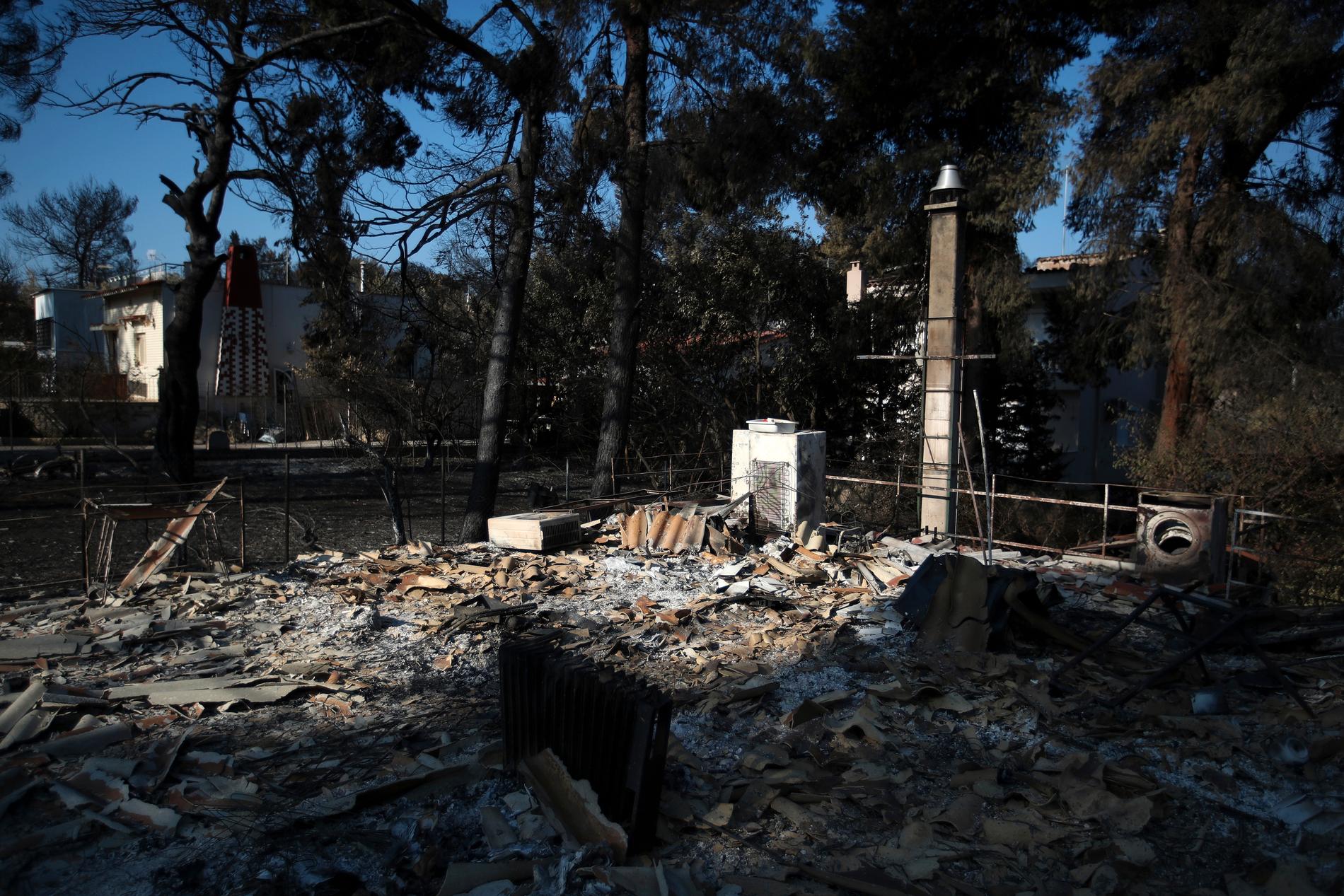 Dödssiffran fortsätter att stiga efter de svåra bränderna i staden Mati, beläget öster om Aten.