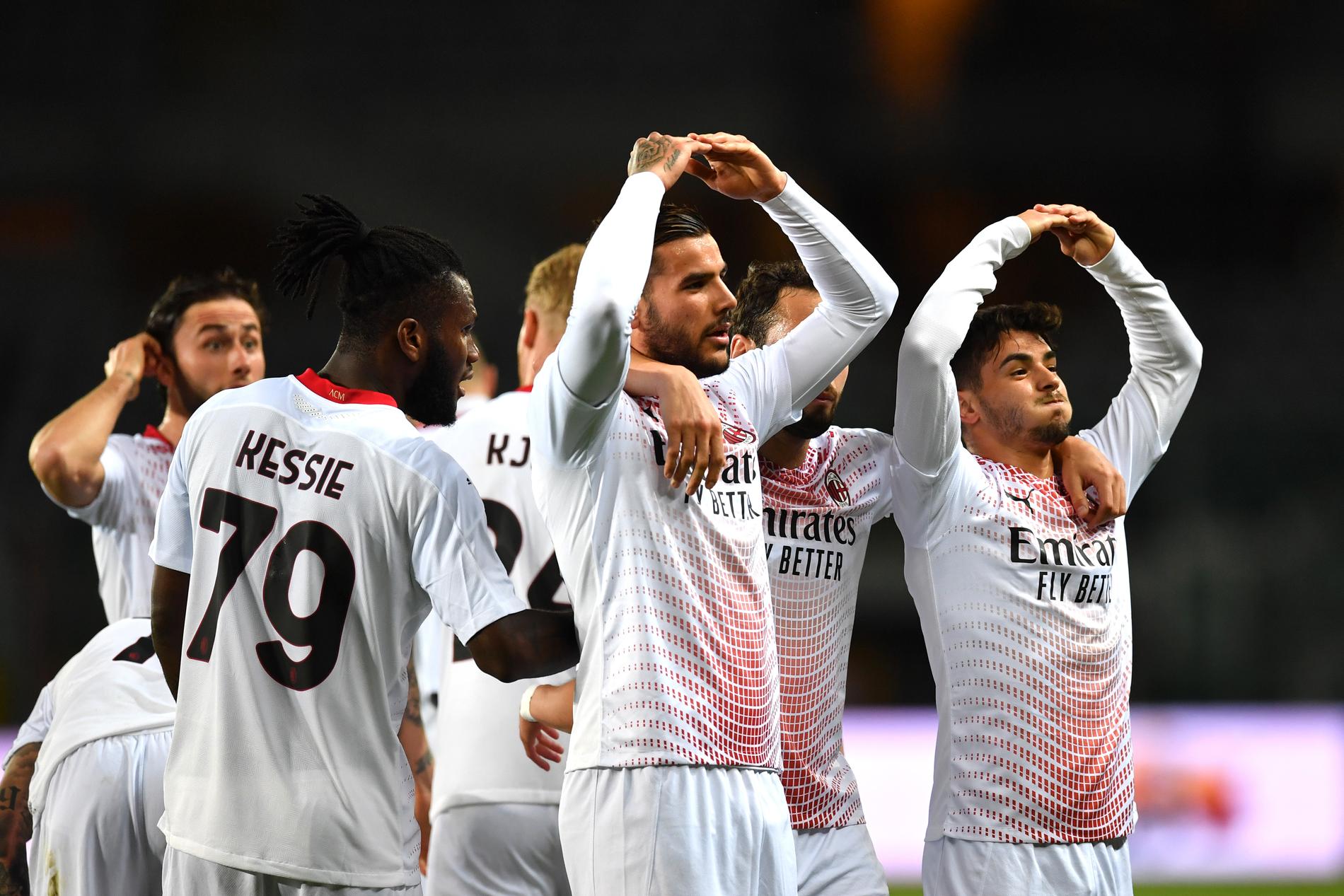 Theo Hernandez firar efter Milans 1–0.