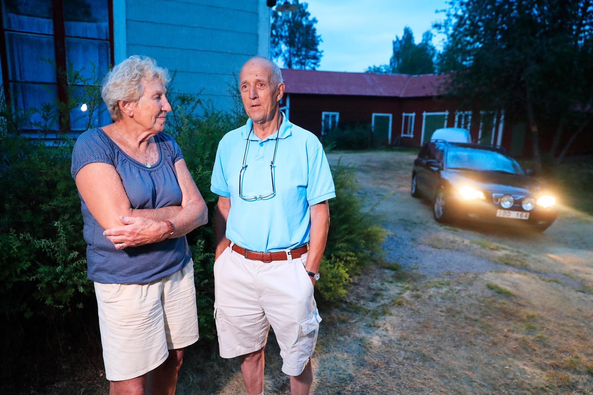  Gunilla och Sture Ericsson lämnar sitt hem i Kårböle.