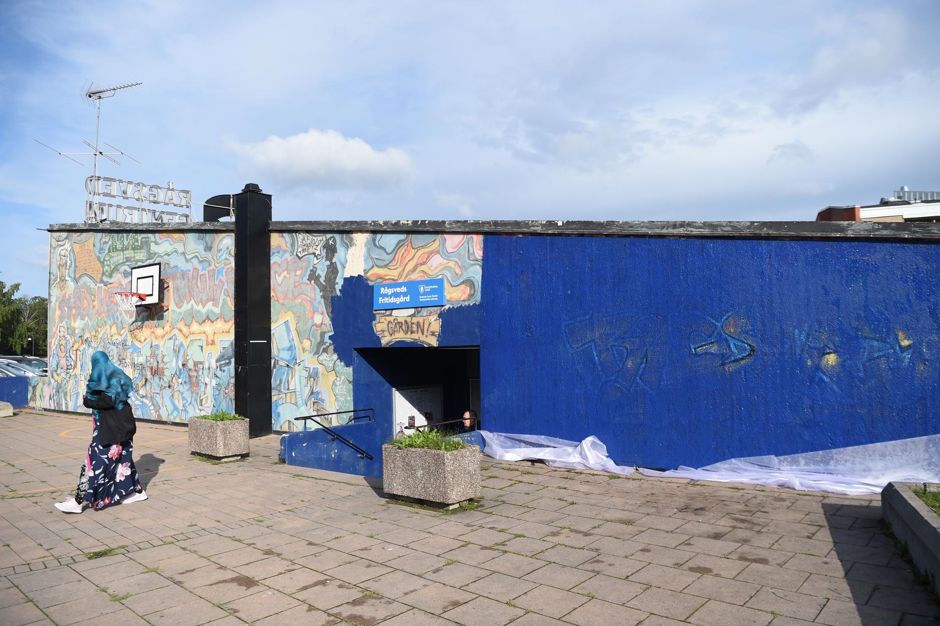 Den förstörda muralmålningen i Rågsved.