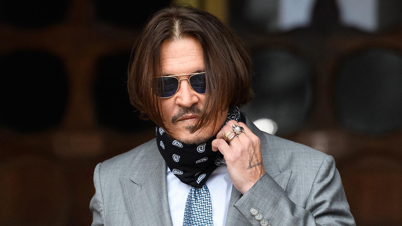 Johnny Depp anländer till domstolen i London under torsdagen.