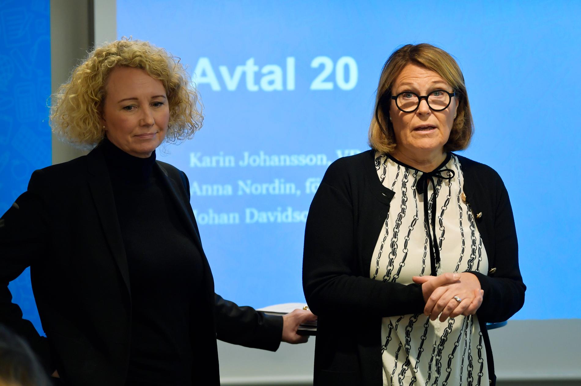 Svensk Handels förhandlingschef Anna Nordin och vd Karin Johansson presenterar kraven inför löneförhandlingarna med Handels.