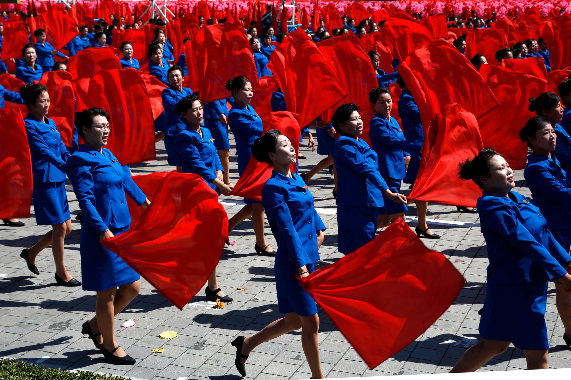 Dansare firade diktaturen Nordkoreas 70-årsdag på söndagen.
