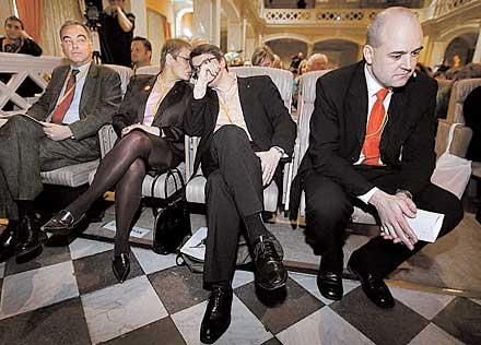 Reinfeldt får svagt stöd Fredrik Reinfeldt lanserar sig själv som en ny arbetarledare, men övriga allianskamrater står längre högerut.