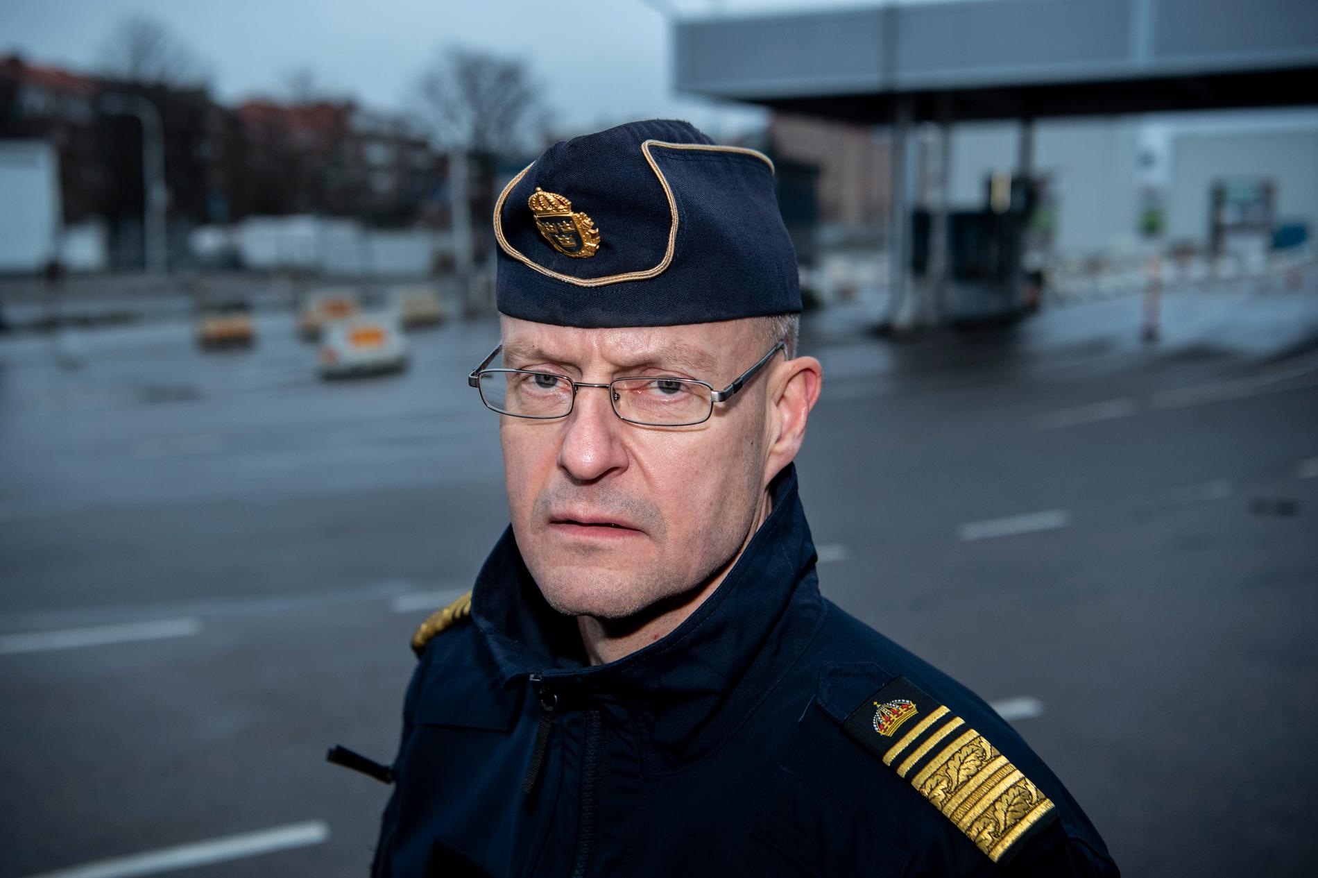 "Här bygger vi väldigt mycket kunskap, underrättelse, för att vi ska kunna stoppa de här människorna från att ens komma in i Sverige. Det är vårt mål", säger Mats Löfving, chef för polisens Nationella operativa avdelning.
