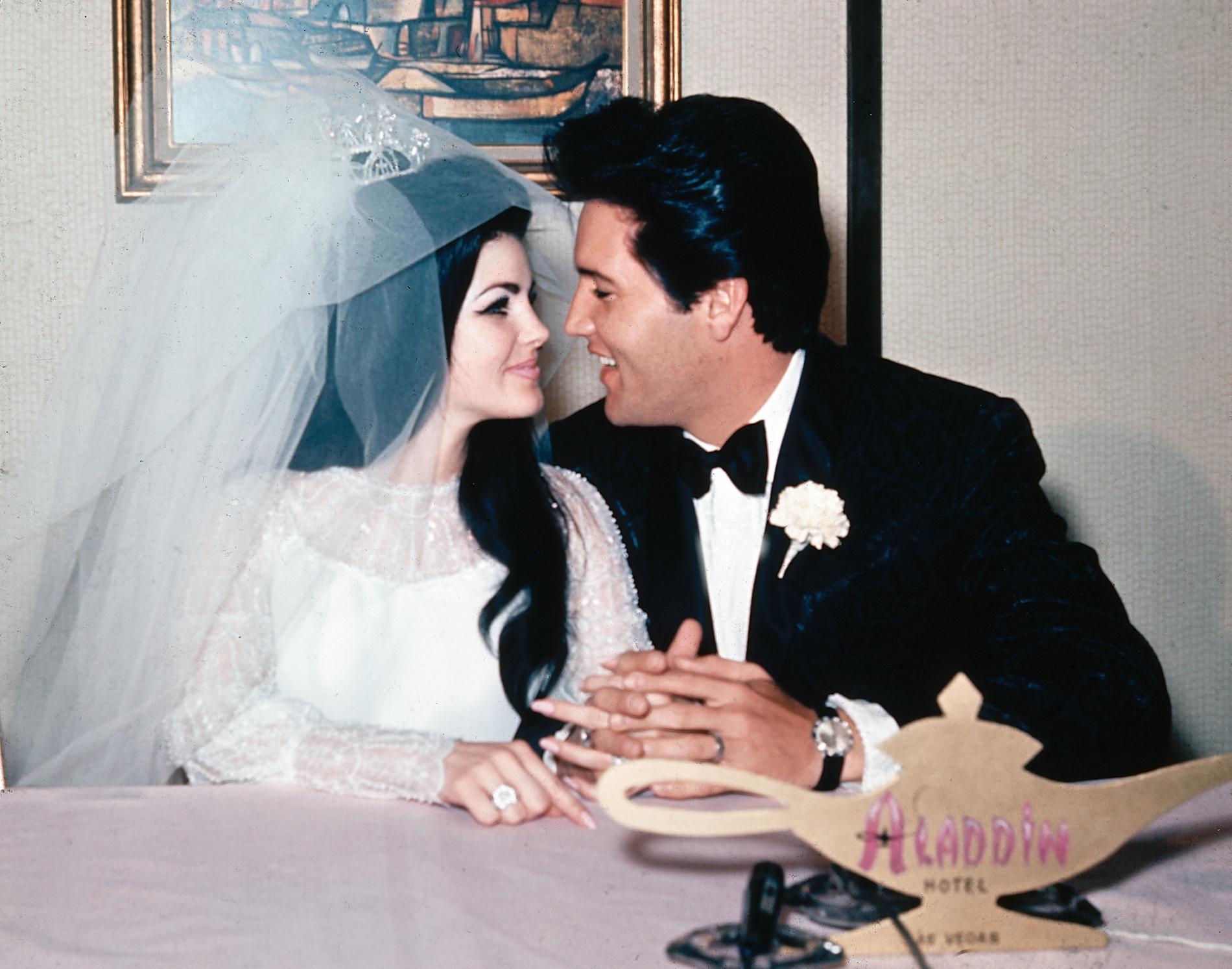Priscilla och Elvis i Las Vegas, 1967, när de precis har gift sig.