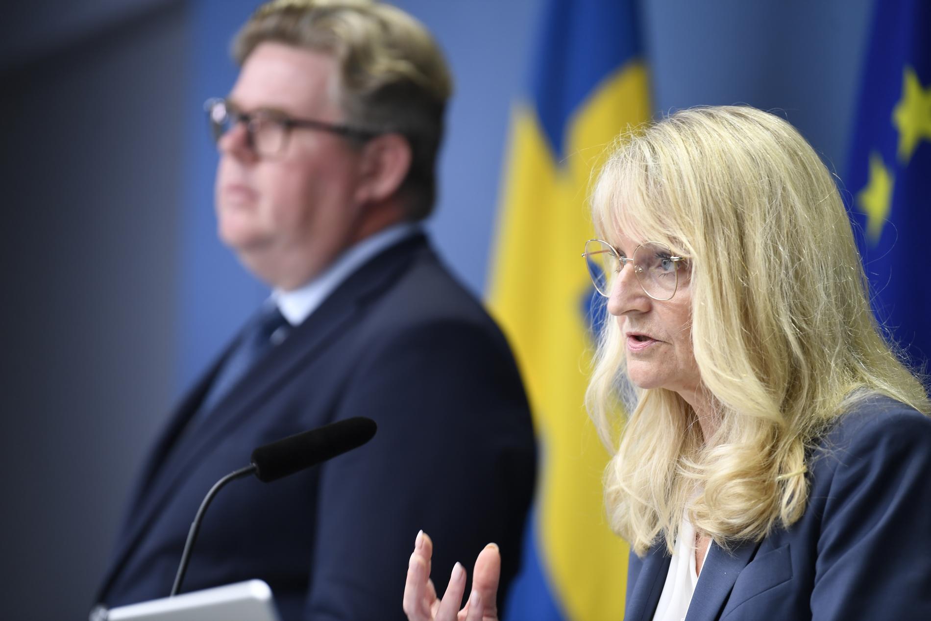 Justitieminister Gunnar Strömmer (M) och säkerhetspolischef Charlotte von Essen presenterade uppdraget på en gemensam pressträff under torsdagen.