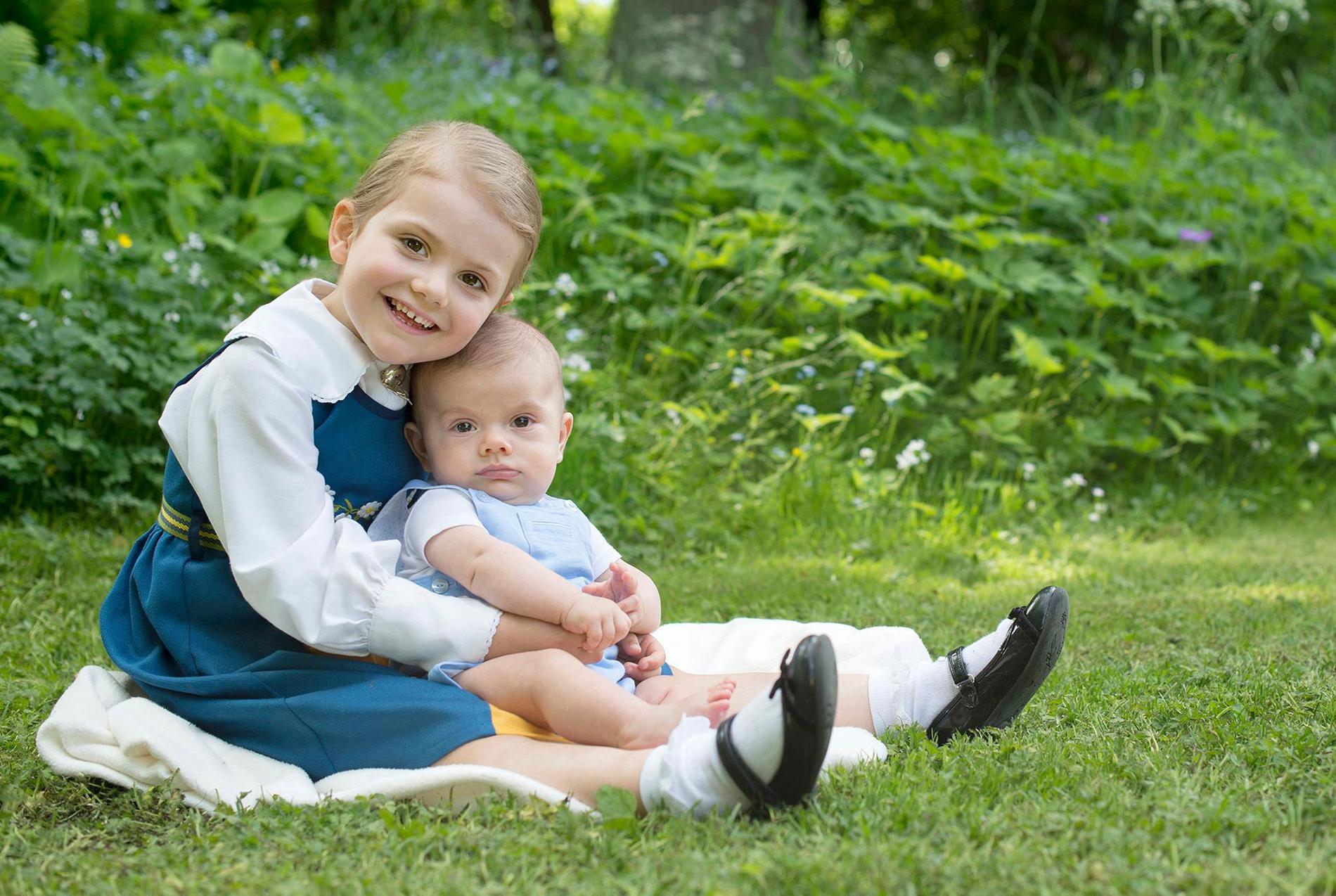 Prinsessan Estelle och lillebror Oscar.