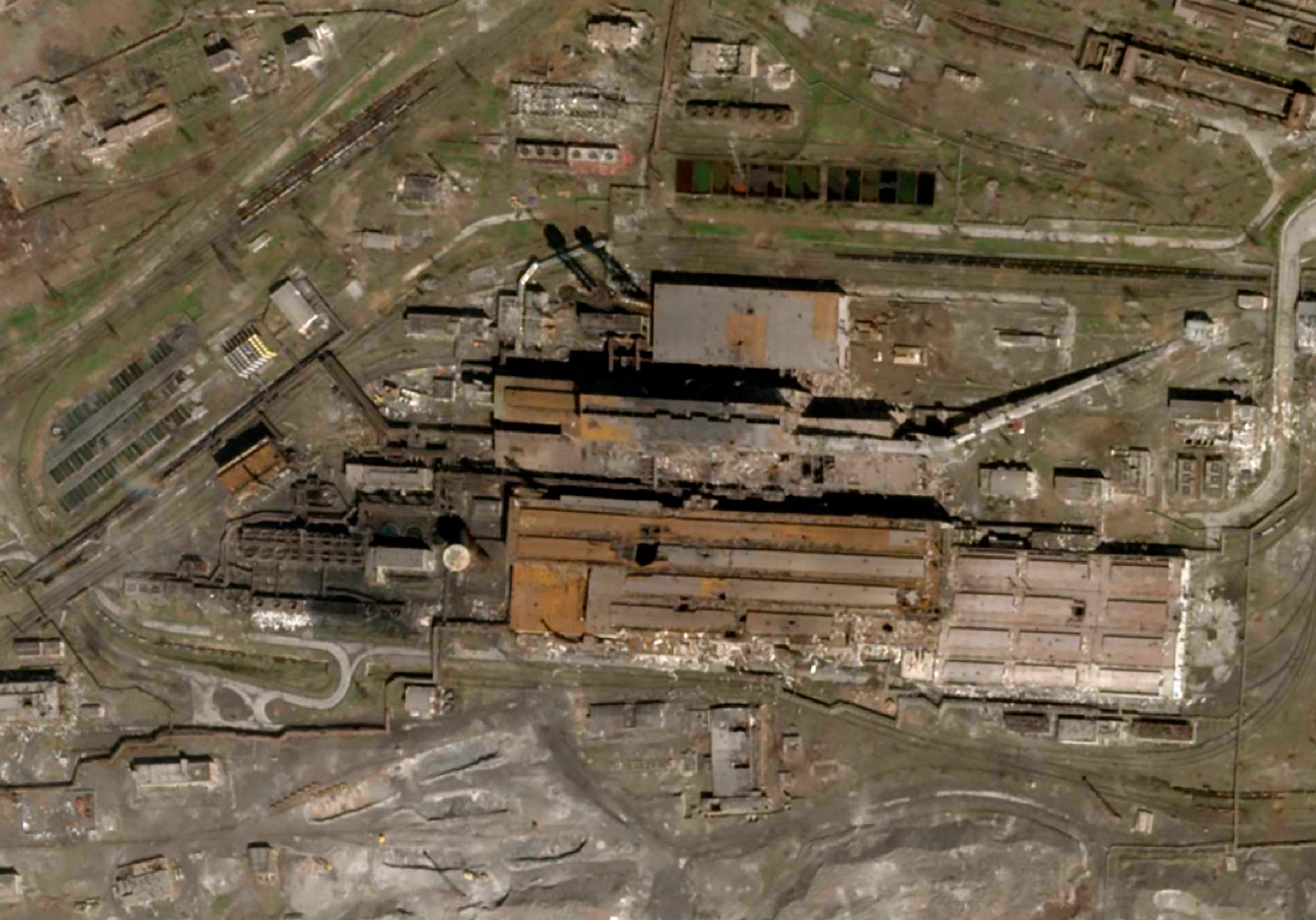 Bild tagen den 20 april, före attackerna mot stålverket.