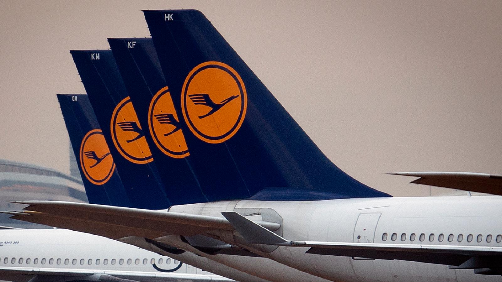 Enligt tyska flygbolaget Lufthansas har alla rätt att bestämma om de vill vara med på en bild som publiceras någonstans, ”vilket givetvis också gäller våra besättningsmedlemmar”.
