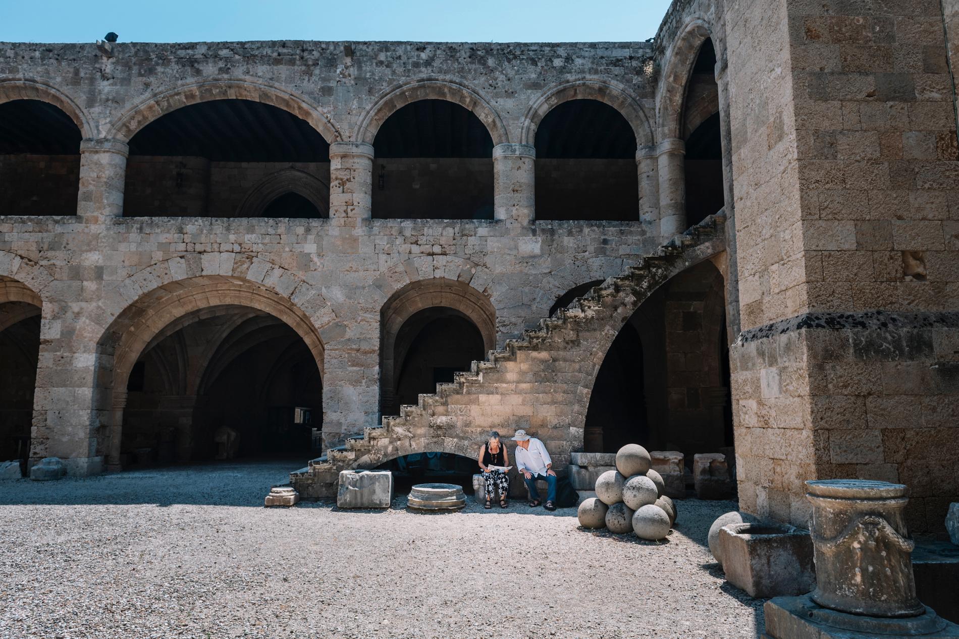 Arkeologiska museet i Rhodos stad har haft öppet sedan mitten av juni. Men de två första veckorna kom främst grekiska besökare. De senaste dagarna har de utländska turisterna börjat komma, men bara 10-15 om dagen.