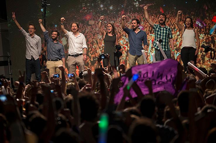 Partitoppen för Podemos, spanska gräsrotsrörelsen som blev en politisk rörelse, jublar efter valet 2016.