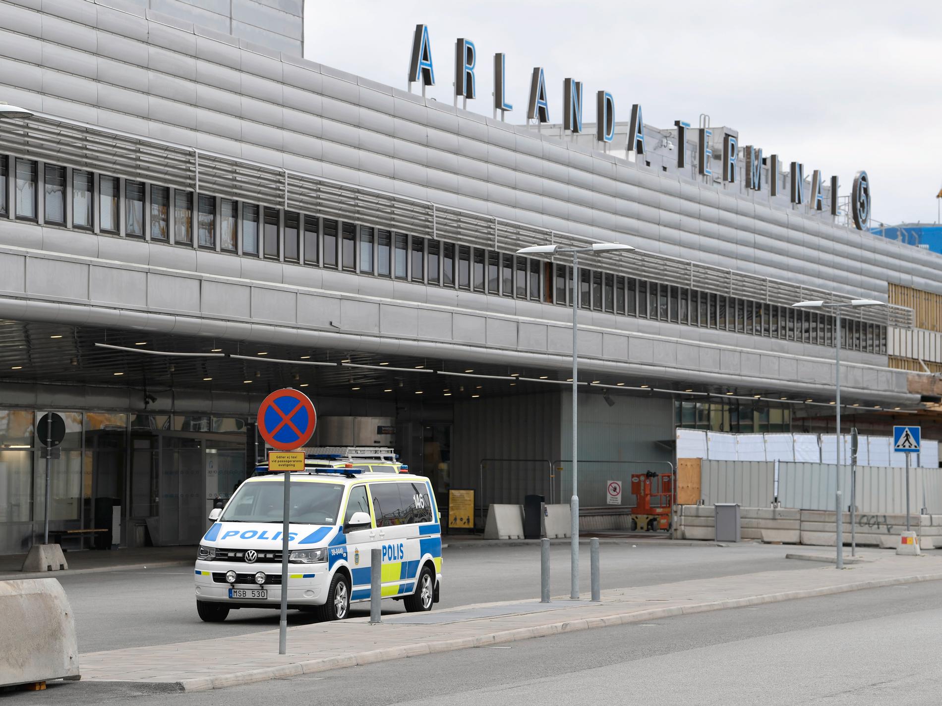 Två gripna på Arlanda – hade 270 000 kronor