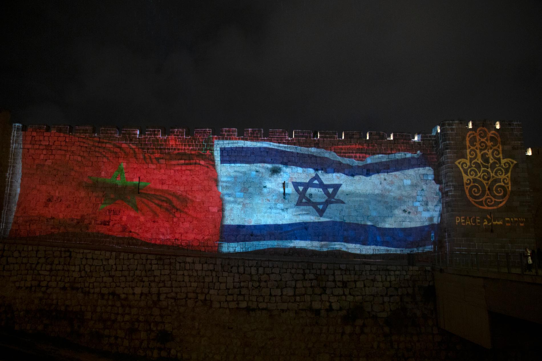 Marockos och Israels flagga projiceras på murarna i Jerusalem, den 23 december. Arkivbild.