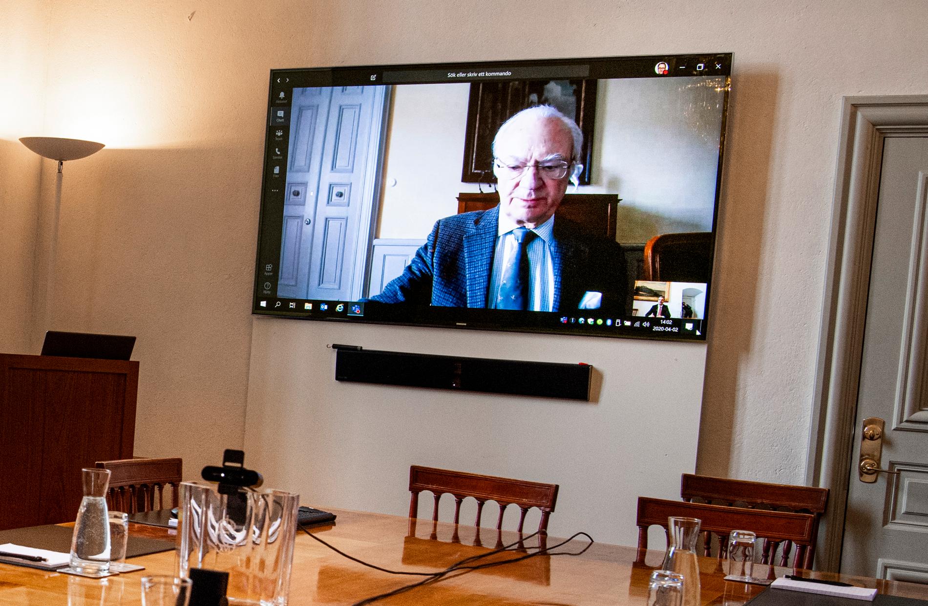 Kung Karl Gustaf håller videomöte från Stenhammars slott. På söndag talar han också till folket. Arkivbild.