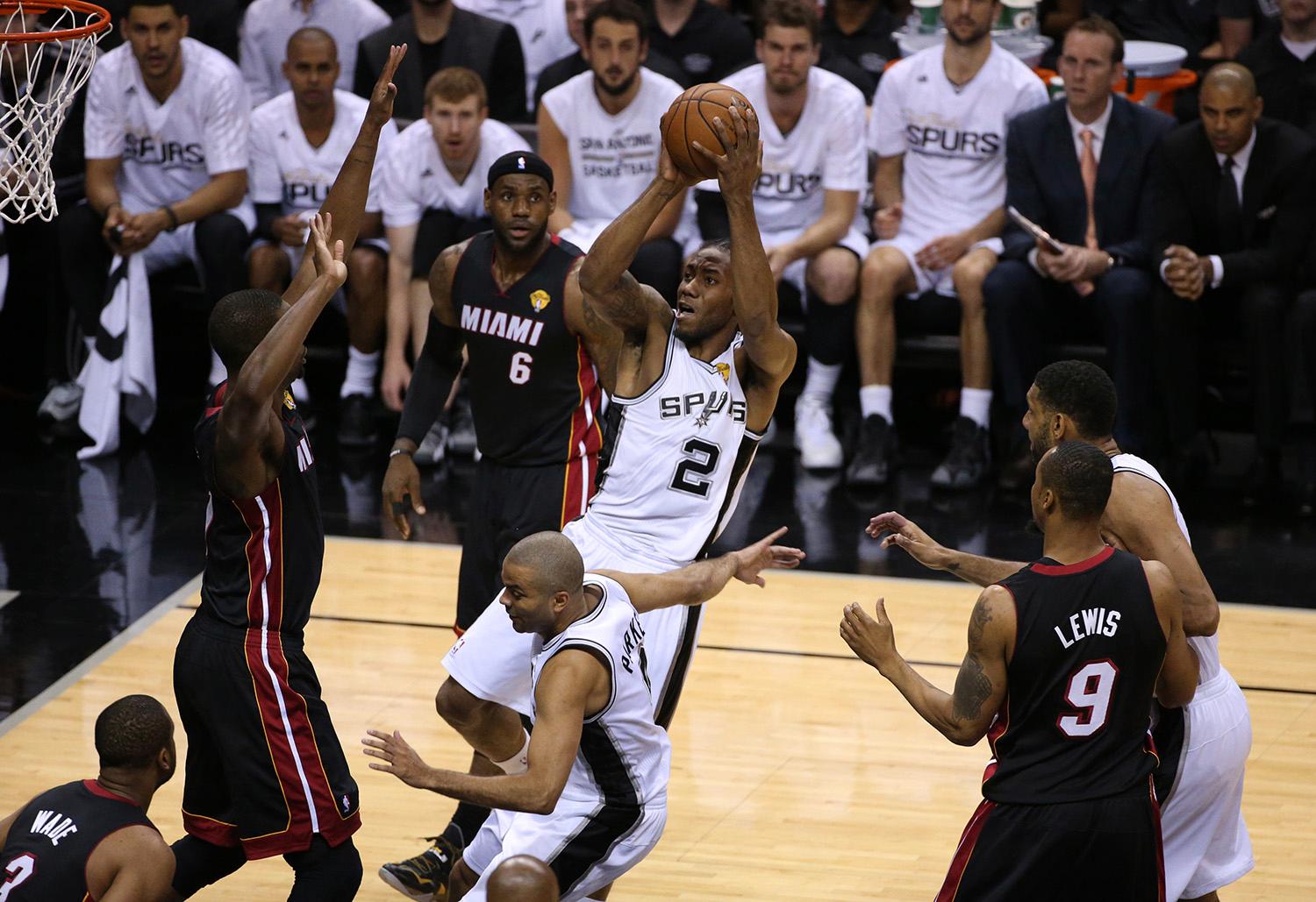 Leonard var Spurs bäste poängplockare i den femte matchen med 22 poäng.