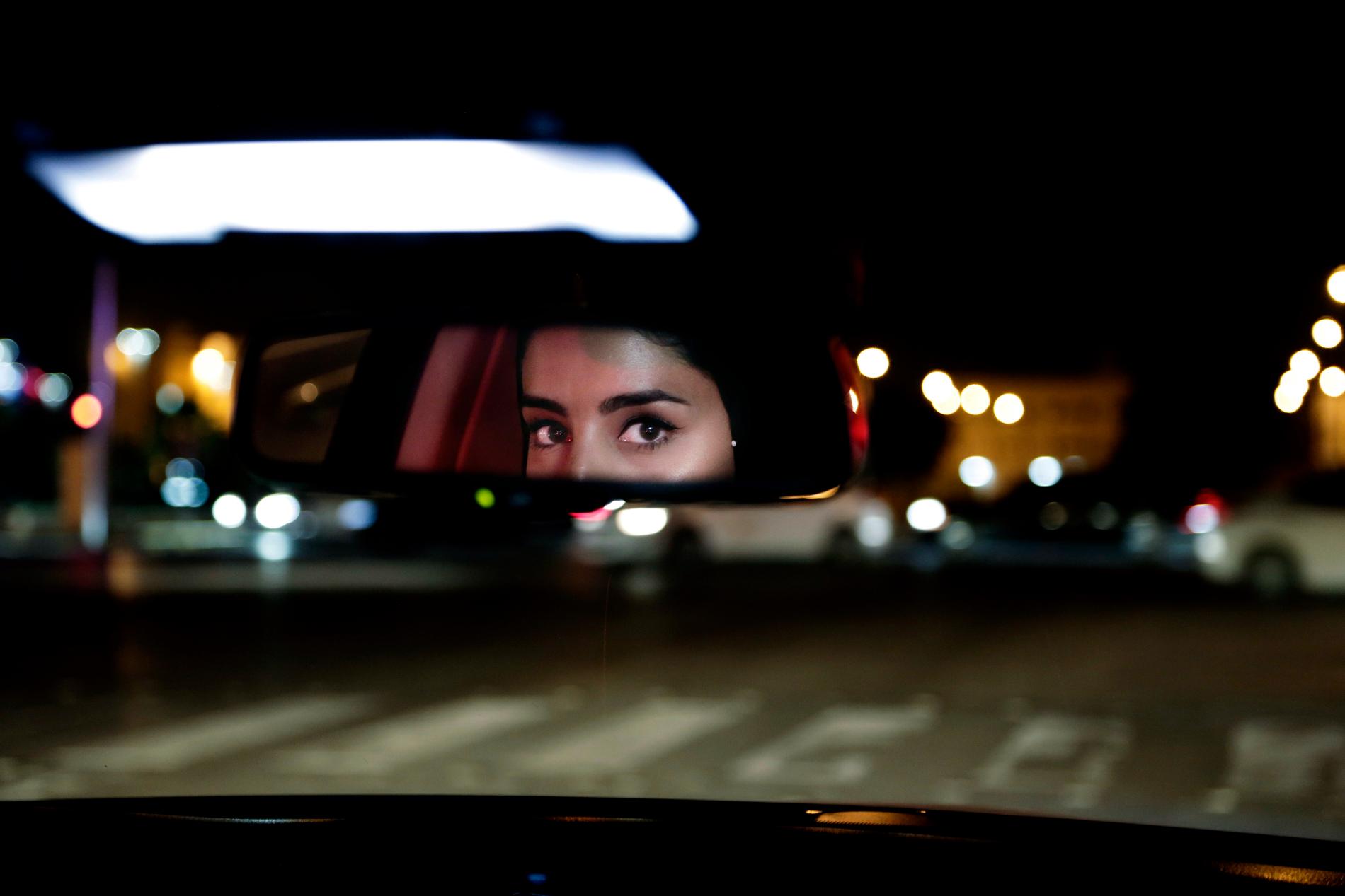 Förra året blev Saudiarabien världens sista land att tillåta kvinnor att köra bil. På bilden Hessah al-Ajaji efter att förbudet slopats. Arkivbild.