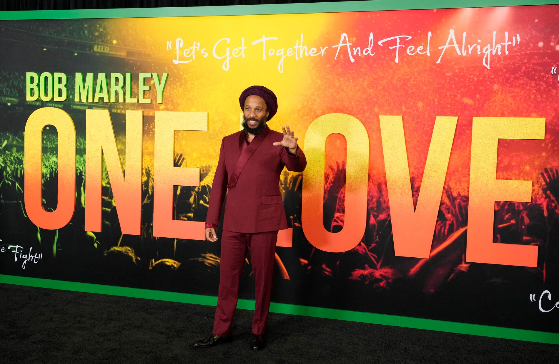 Ziggy Marley, son till Bob Marley, är en av producenterna till "One love".