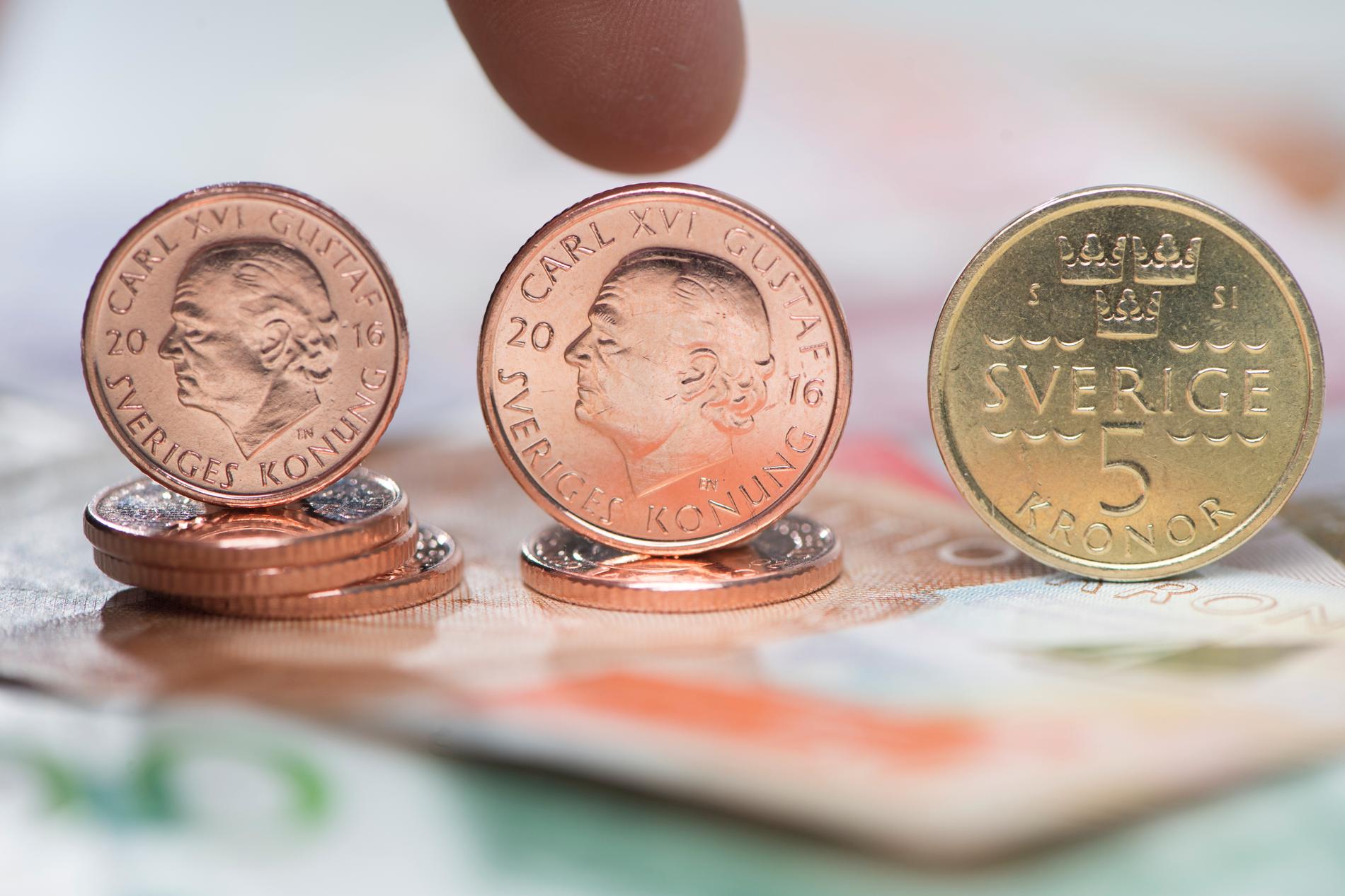 Nya svenska mynt. De nya en-, två- och femkronorna.