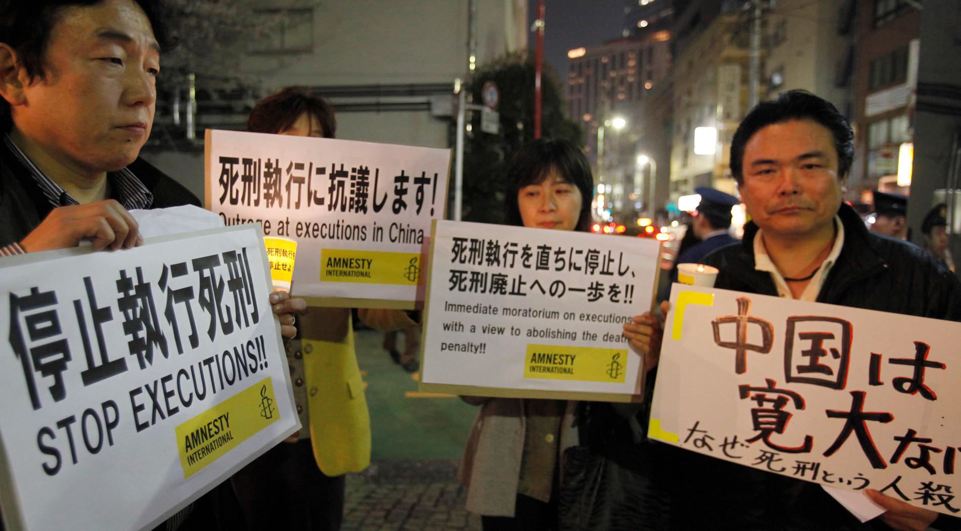 Demonstrationer mot dödsstraff utanför Kinas ambassad i Japans huvudstad Tokyo. Arkivbild.