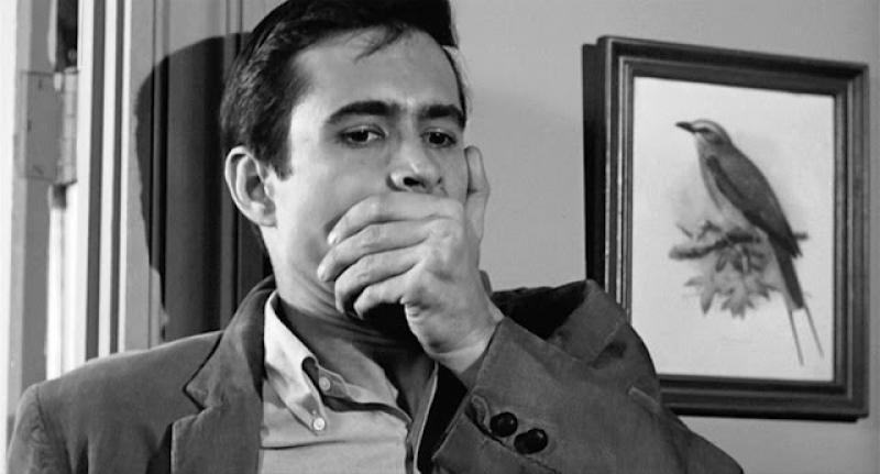 Mammas pojke Anthony Perkins som Norman Bates i Alfred Hitchcocks ”Psycho”, den roll han för evigt kom att förknippas med.