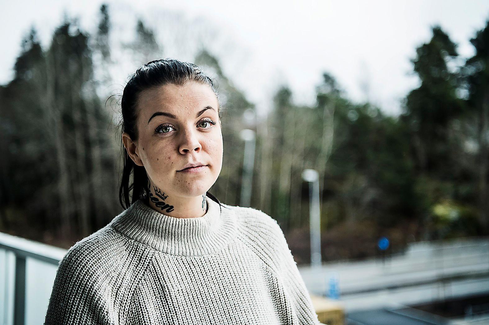 Clara Karlsson slutade som undersköterska på grund av den tunga arbetsbelastningen.