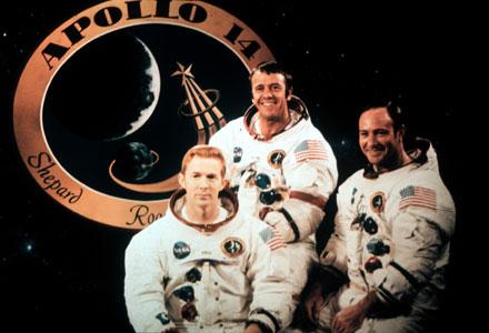 Edgar Mitchell (till höger) och de andra besättningsmännen i Apollo 14.