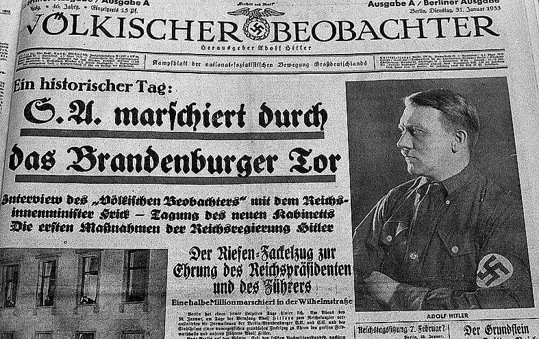 En nazikontrollerad tidning rapporterar dagens efter att Hitler svurits in som Tyskands rikskansler 30 januari 1933.