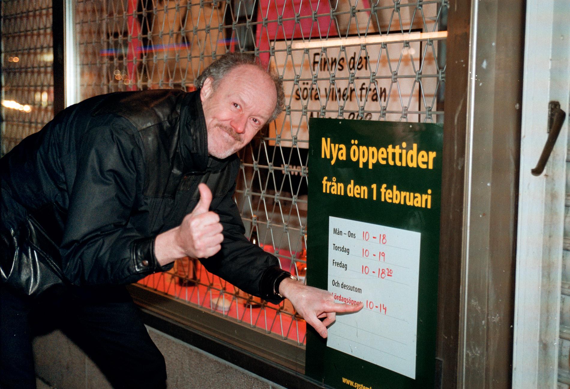 Björn Wallde är glad över Systembolagets nya öppettider 2000.