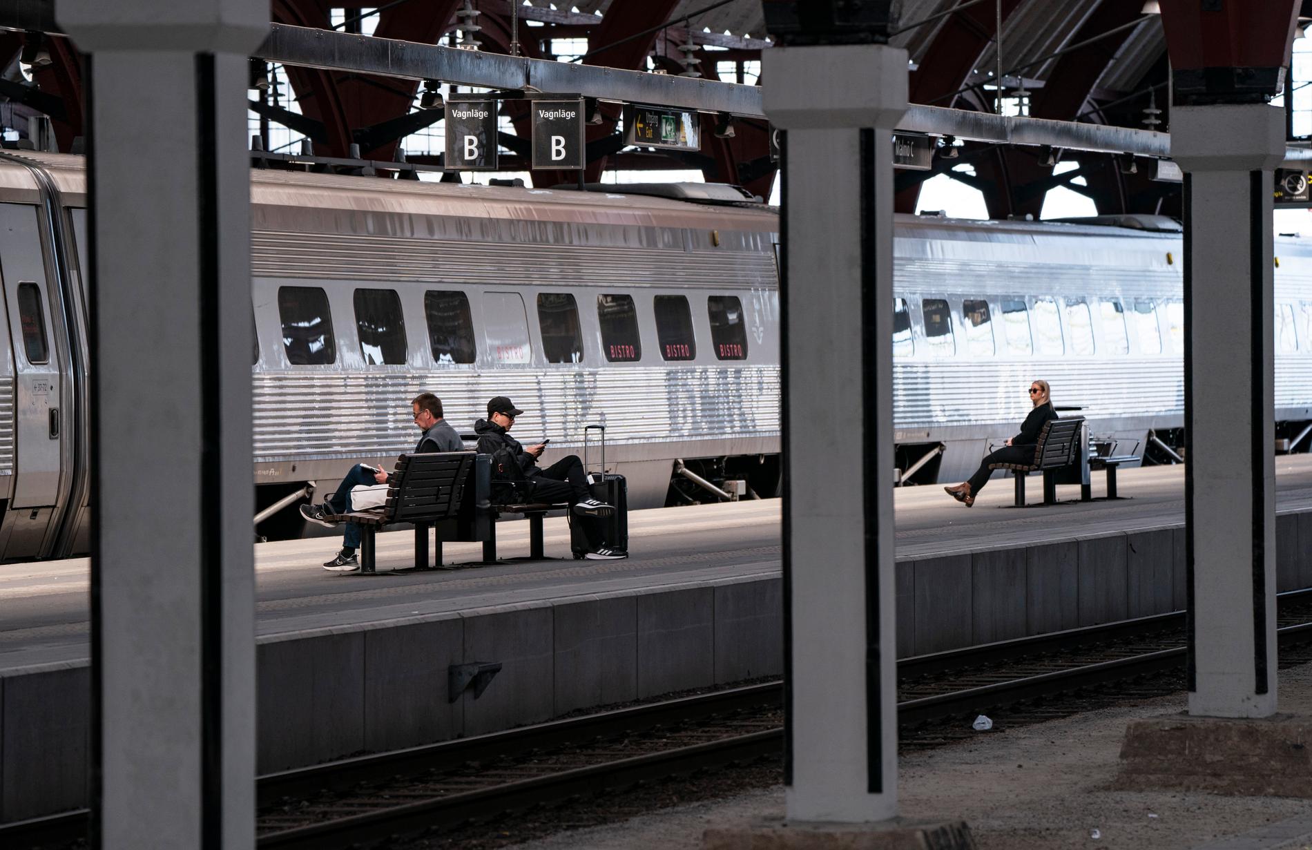 Väntans tider vid ett X2000-tåg på Malmö centralstation. Arkivbild.