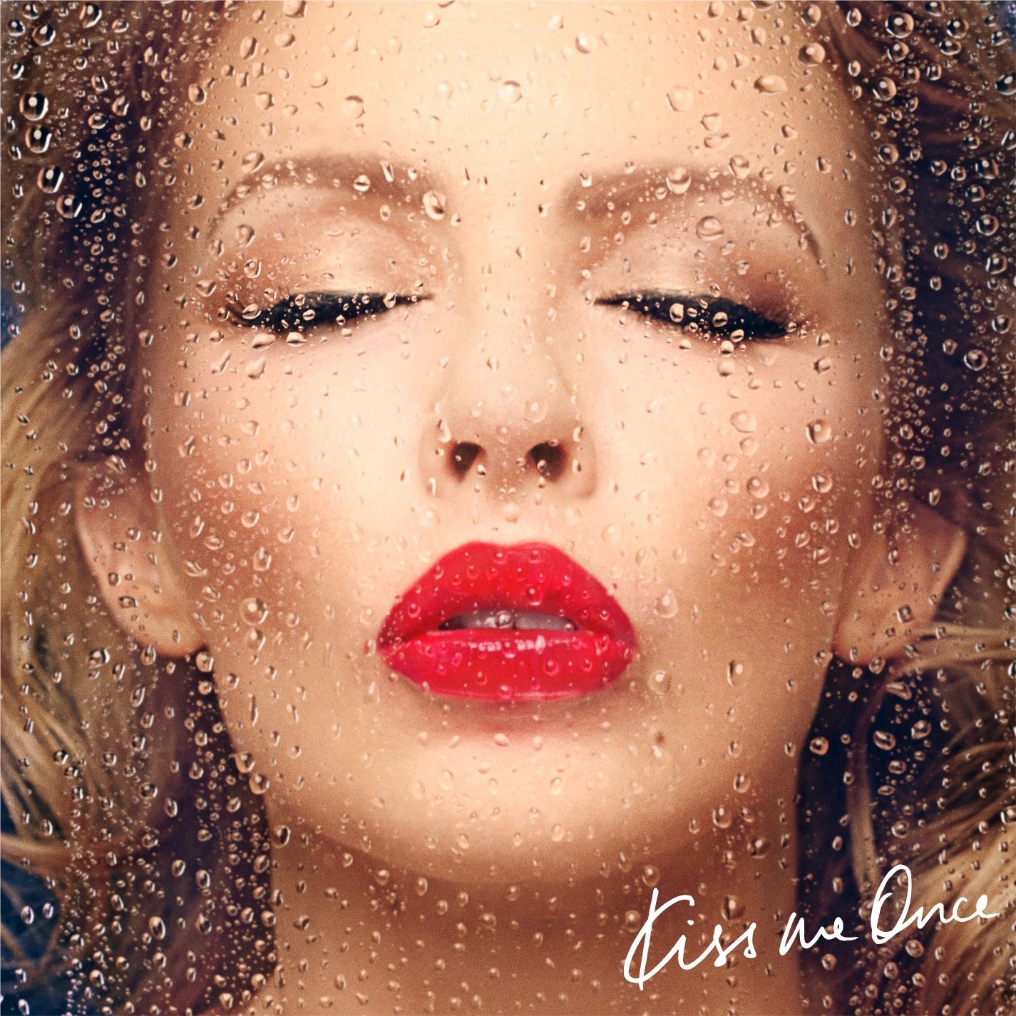 Omslaget till Kylies nya skiva ”Kiss me once”. De röda läpparna pryds med KMO.