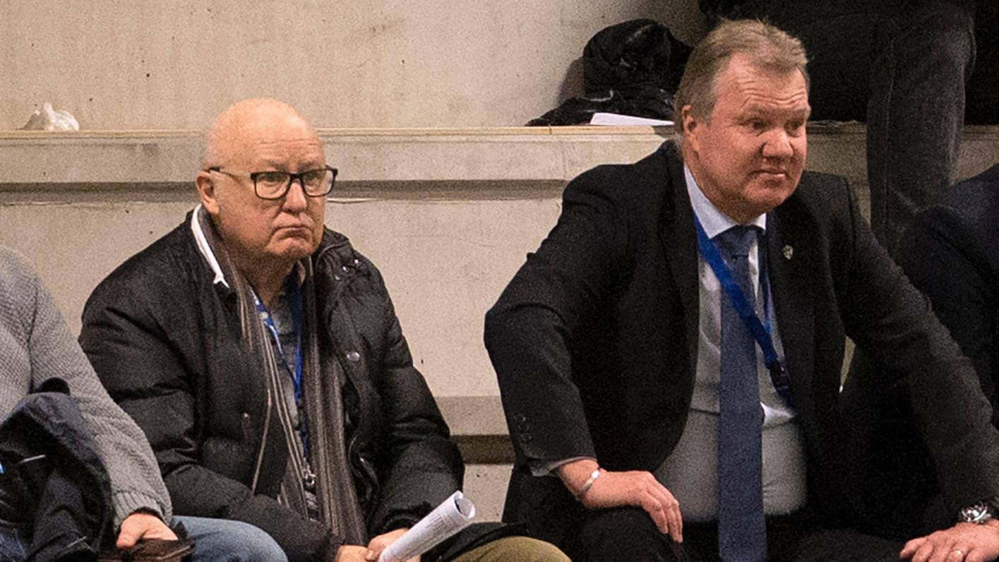 Lars-Åke Lagrell, vänster, och Karl-Erik Nilsson, höger, under en landskamp 2016. Arkivbild.