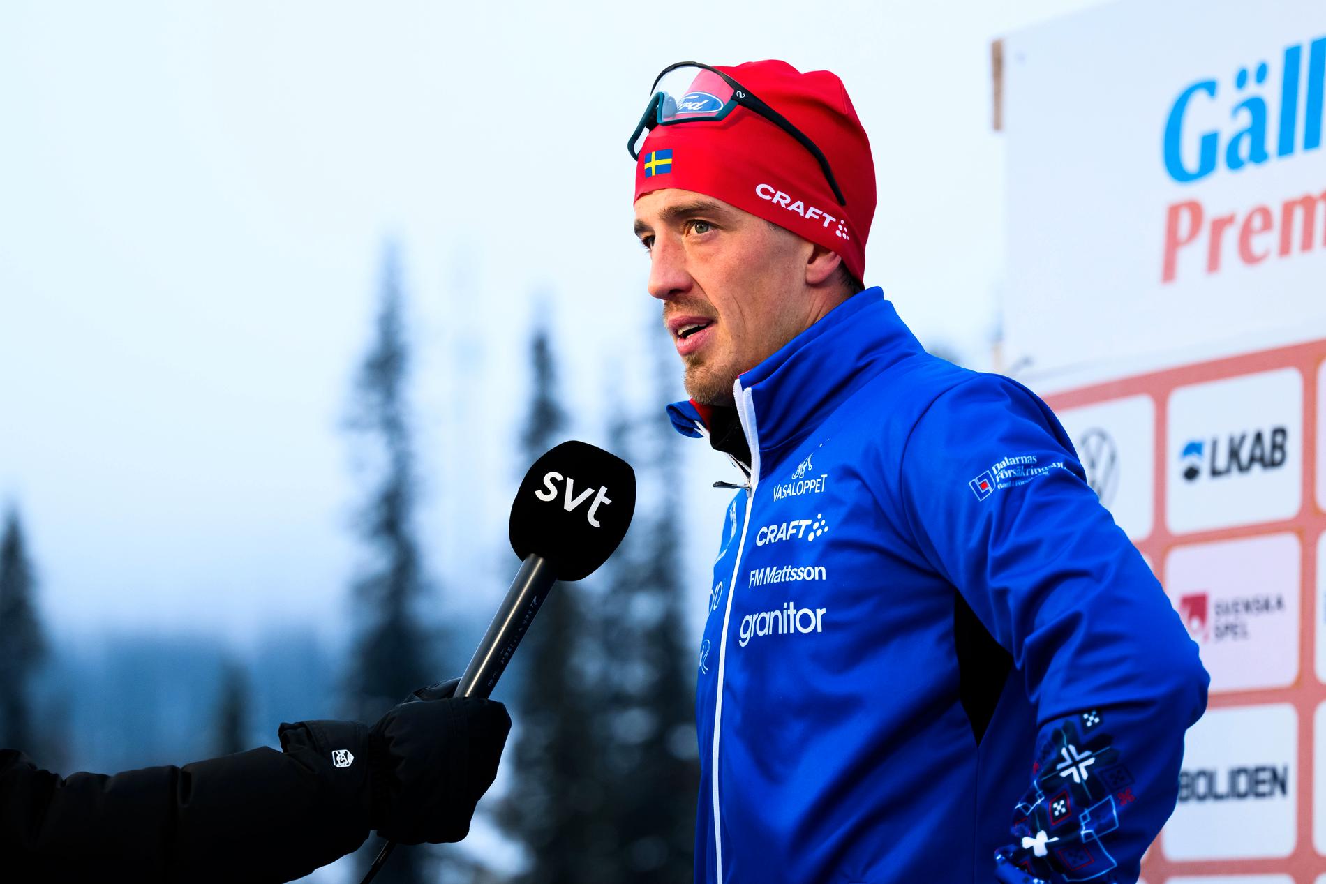 Calle Halfvarsson intervjuas av SVT. 