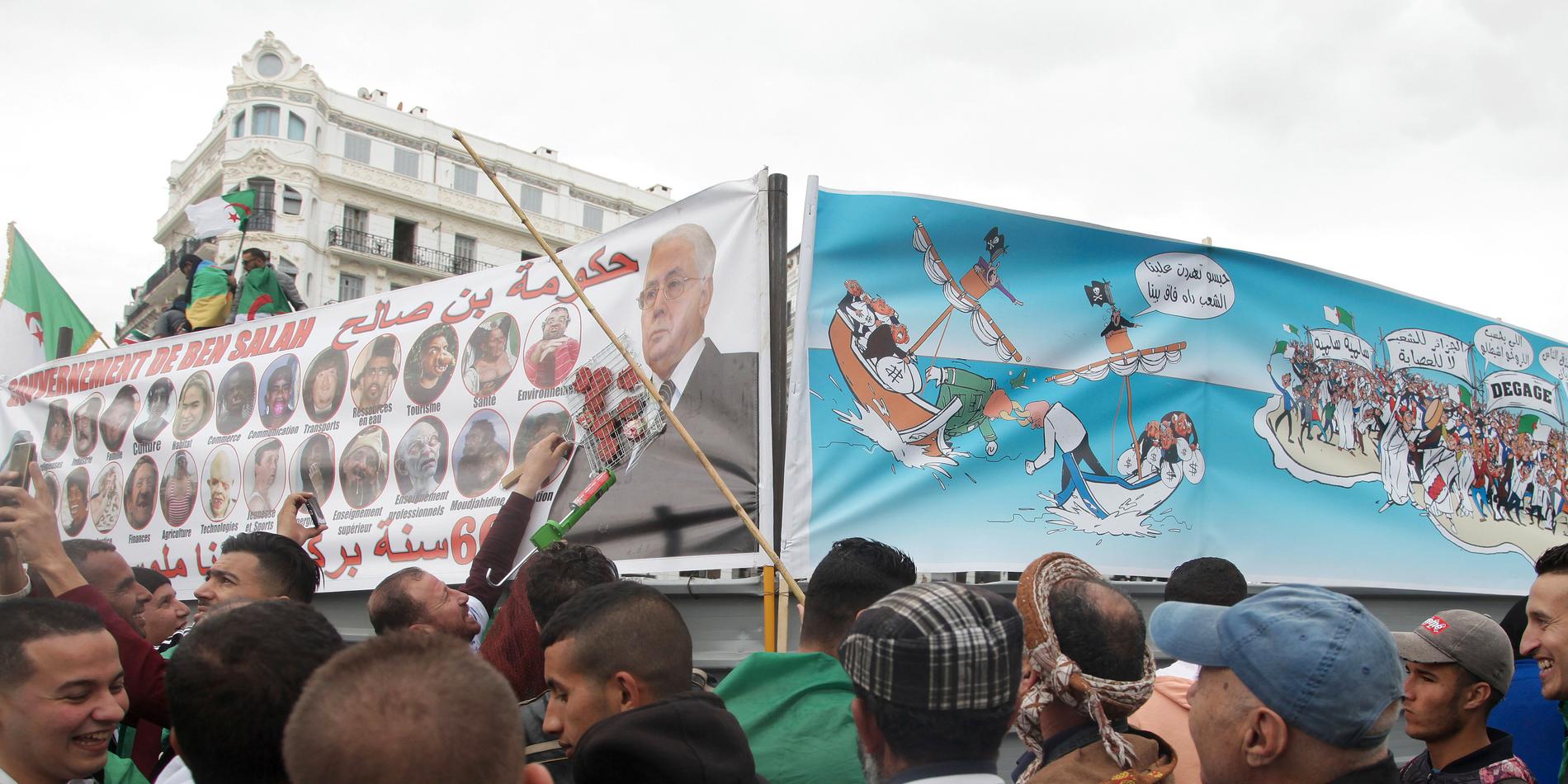 Demonstrationerna i Algeriet fortsätter, trots ex-presidenten Abdelaziz Bouteflikas sorti.