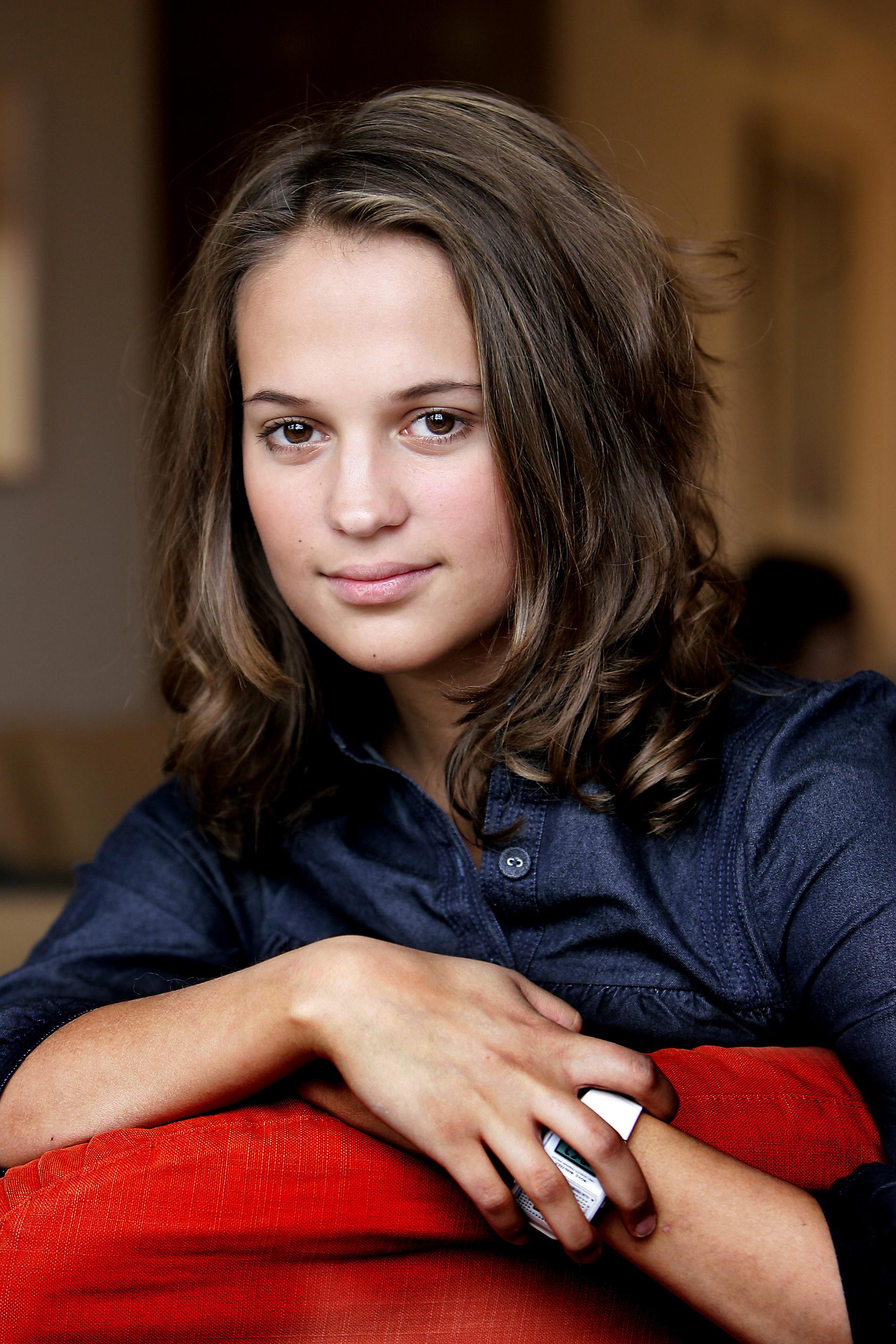 2007-2008 syntes Alicia Vikander i Svt-serien ”Andra avenyn”.