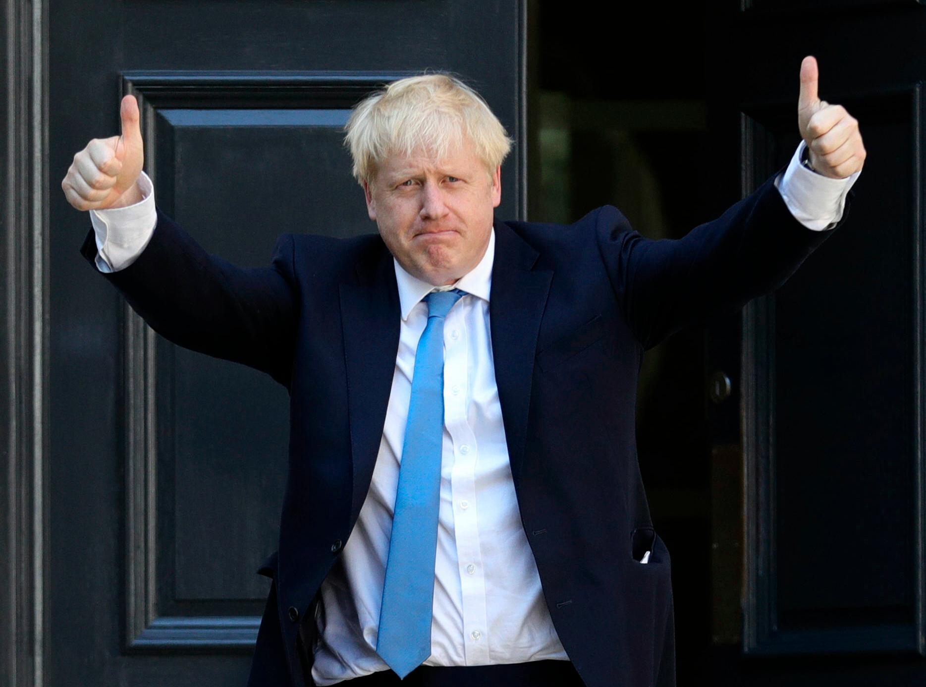 Boris Johnson med båda tummarna i vädret.