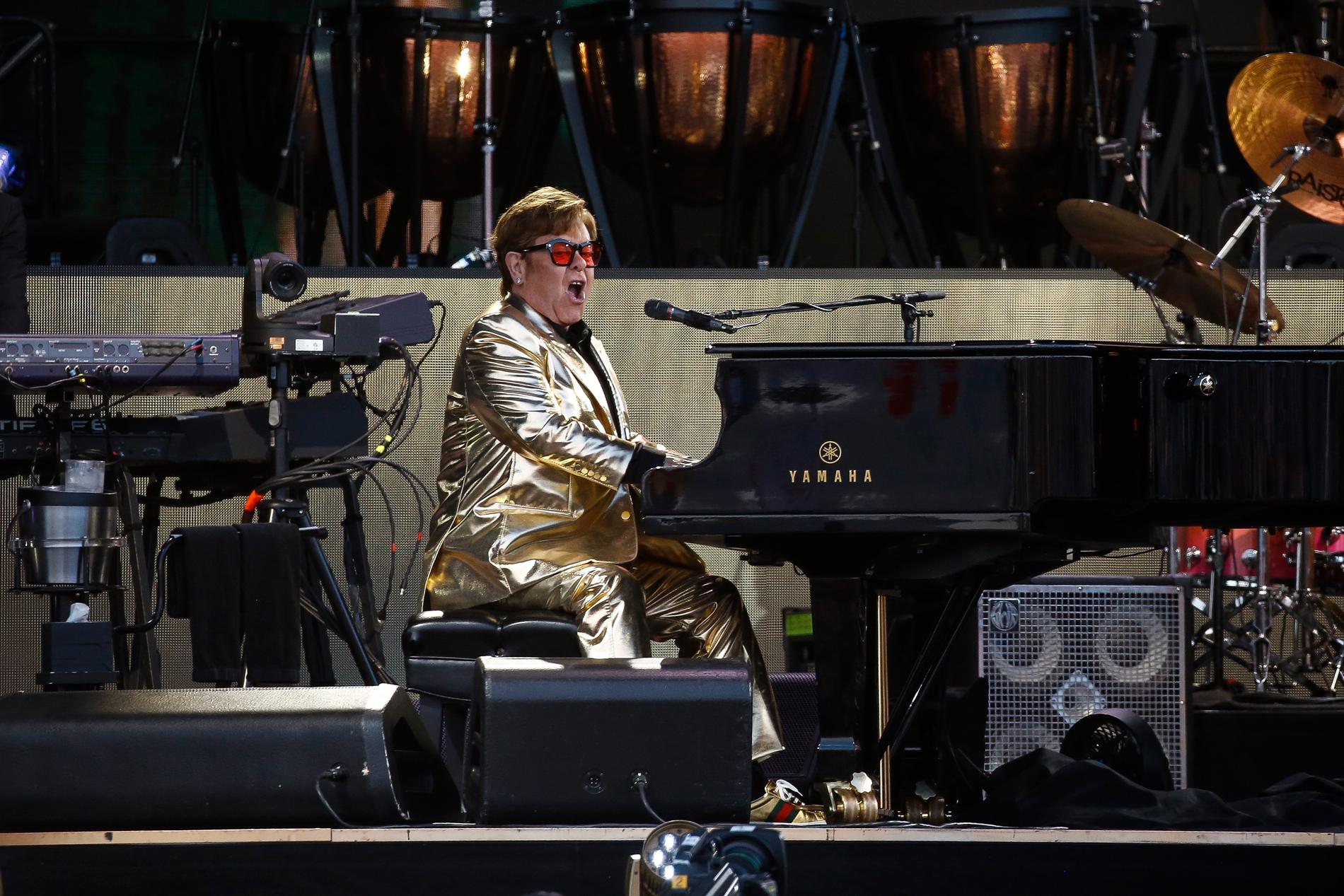 Elton John spelade vid Glastonbury-festivalen på söndagen.