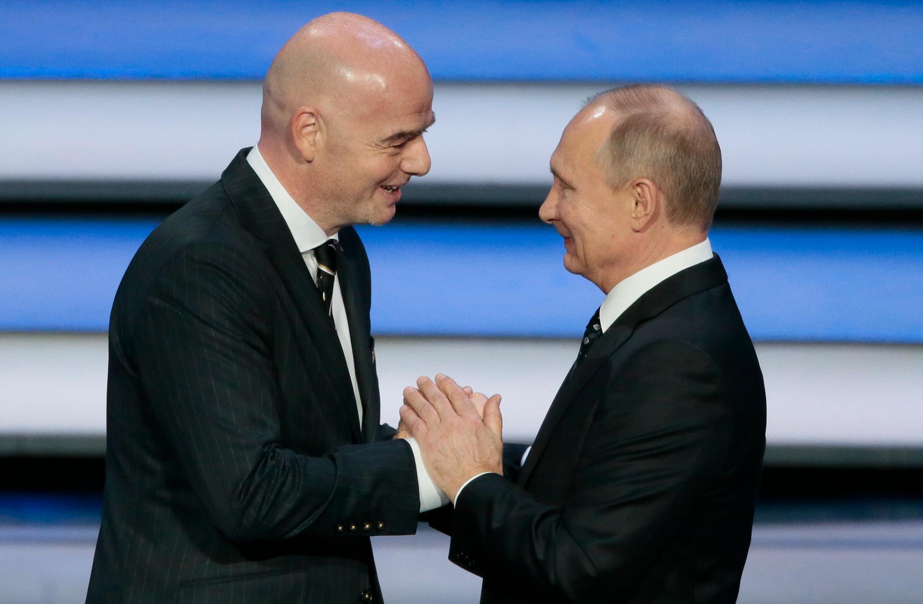 Fifa-bossen Infantino med Rysslands president Vladimir Putin inför VM i Ryssland 2018.