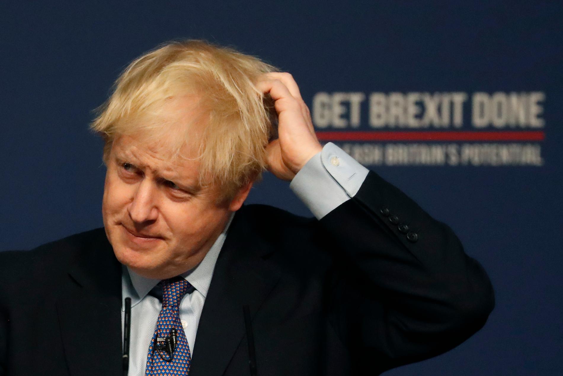 Konservativa partiets ledning över Labour har minskat, enligt två opinionsmätningar. Storbritannien går till parlamentsval den 12 december. På bilden syns den konservative premiärministern Boris Johnson.