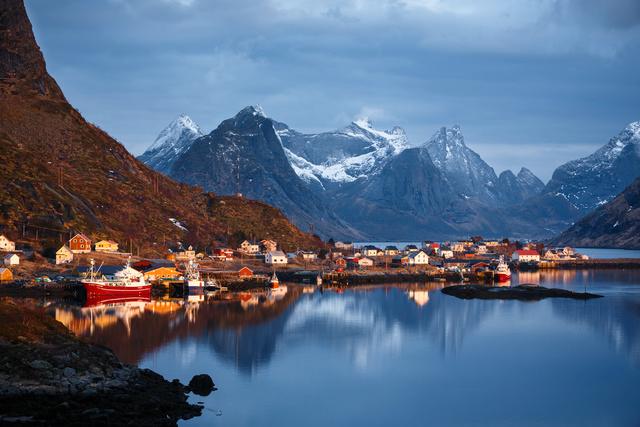 Lofoten är en av de ställen i Norge du kan besöka om du flygluffar i sommar.