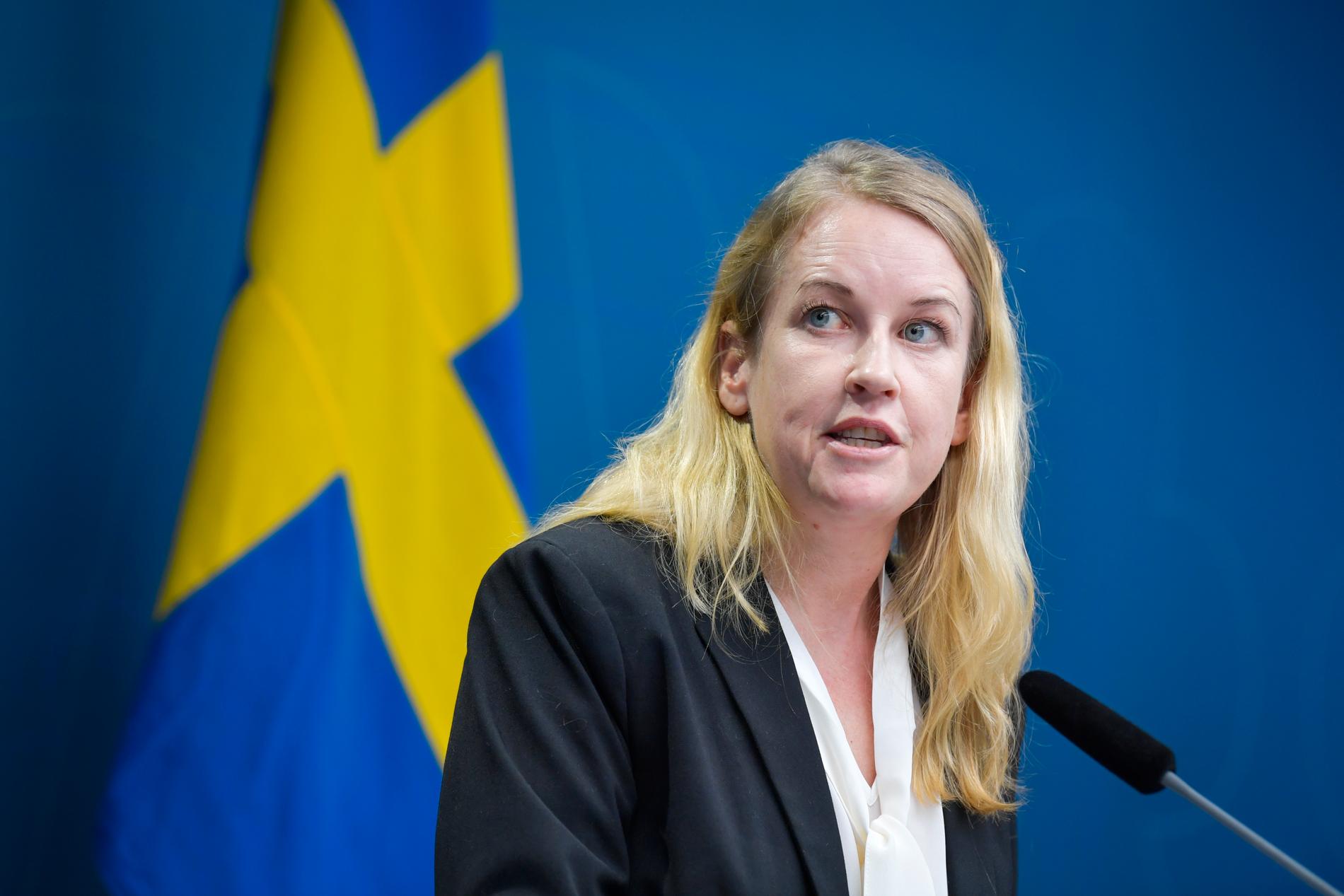Särskilda utredaren Åsa Kullgren presenterar delbetänkandet "Hälso- och sjukvården i det civila försvaret" som överlämnades till regeringen på torsdagen.