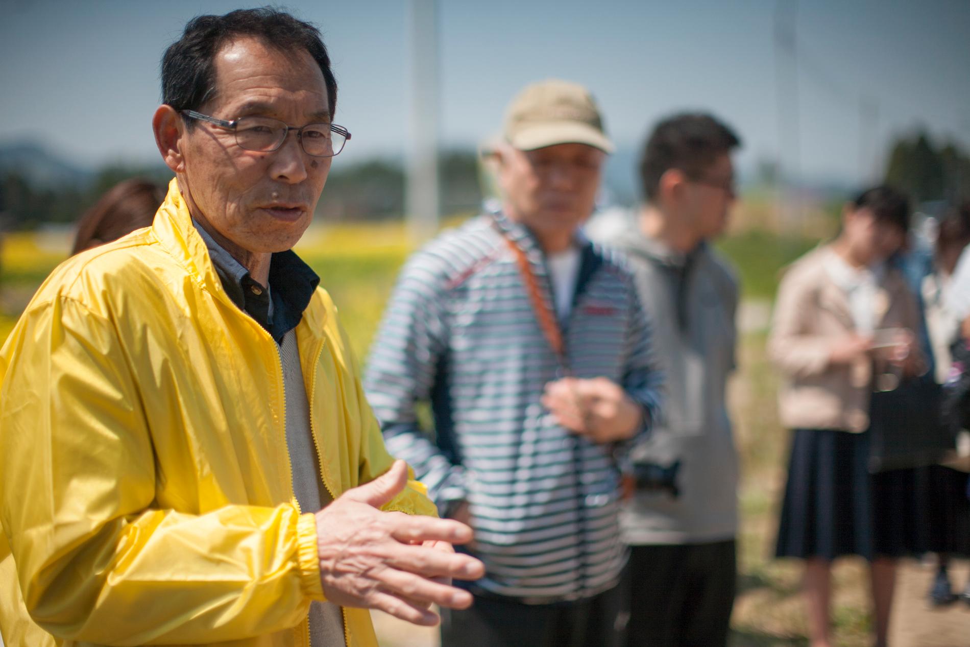 Före detta risbonden Kiyoshige Sugiuchi är initiativtagaren till projektet att börja odla raps på de obrukbara fälten i Minamisoma – ­bara tre kilometer från det havererade kärnkraftverket Fukushima Daiichi.