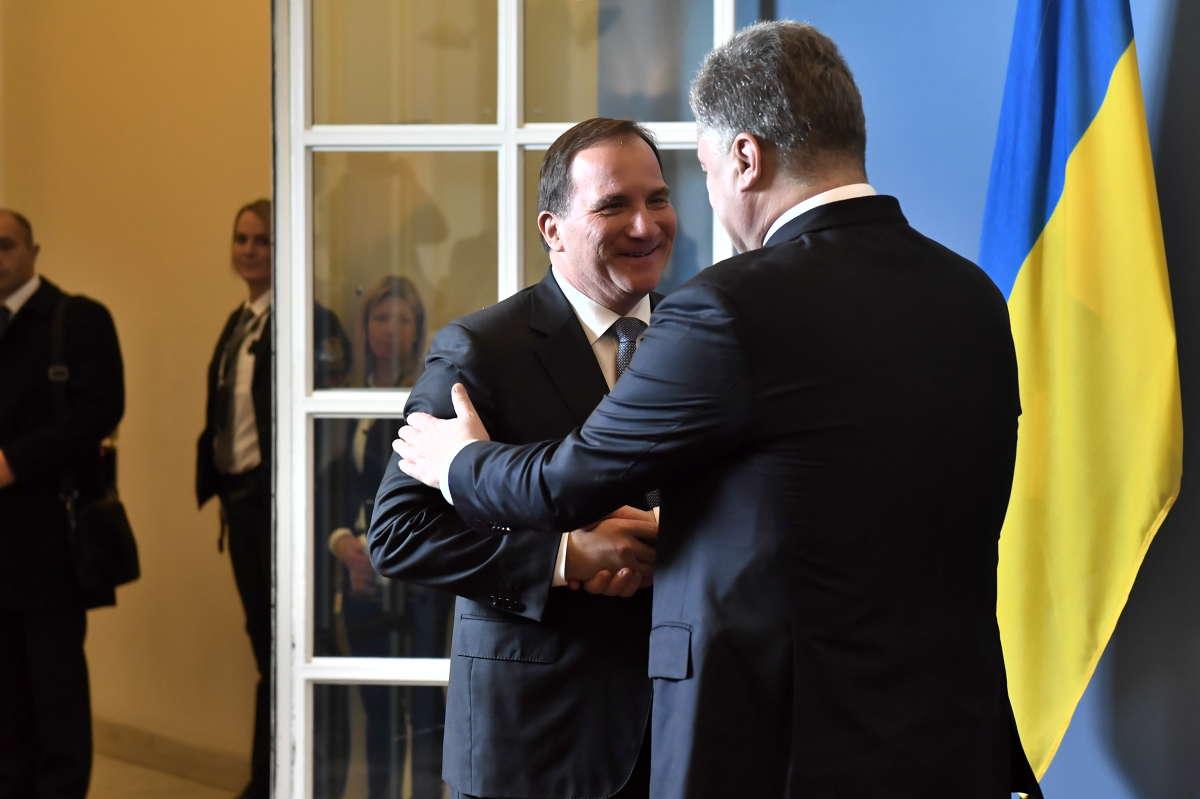 Statsminister Stefan Löfven tar emot Ukrainas president Petro Porosjenko.