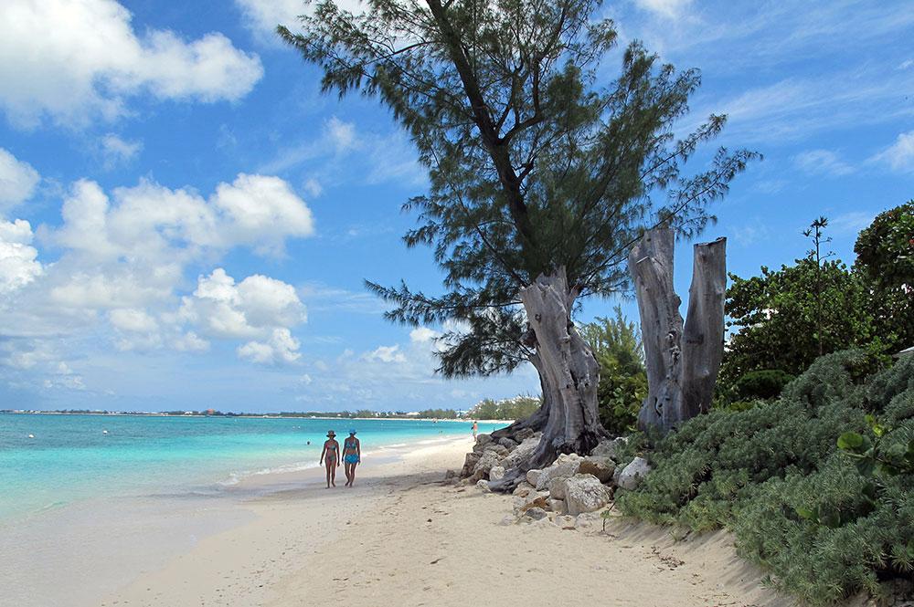 Caymanöarnas Seven Mile Beach ligger på en hedrande femteplats. 