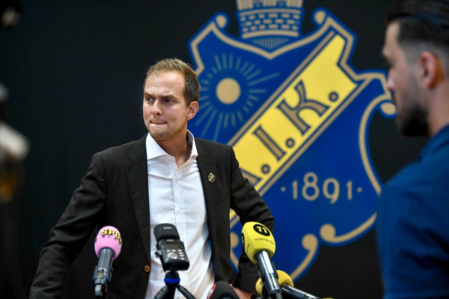 Henrik Jurelius får sparken från AIK.
