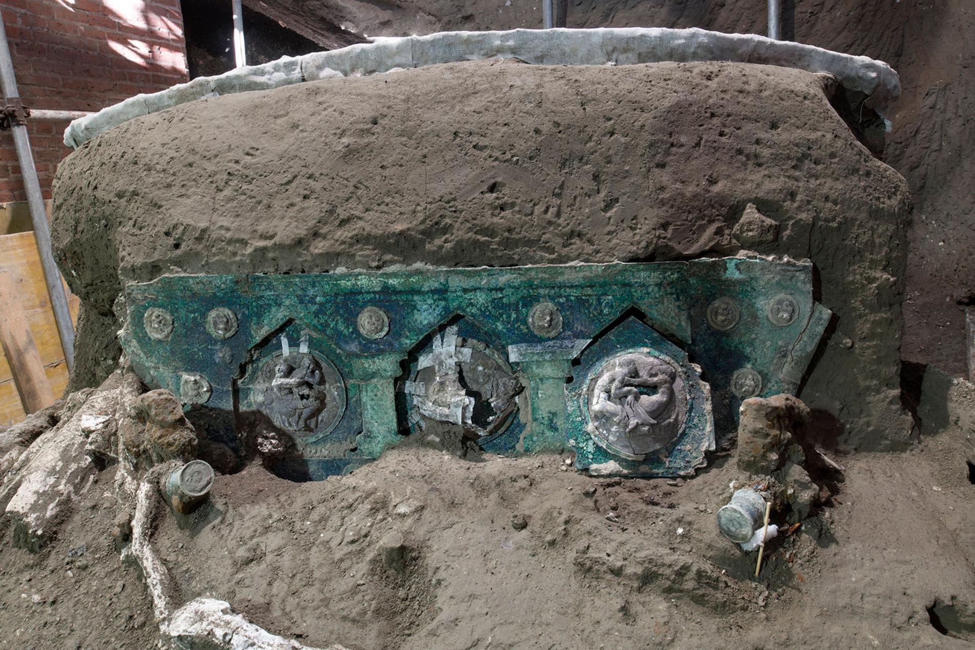 Den ceremoniella romerska vagn som hittats av arkeologer utanför Pompeji, den italienska stad som ödelades av ett vulkanutbrott år 79.