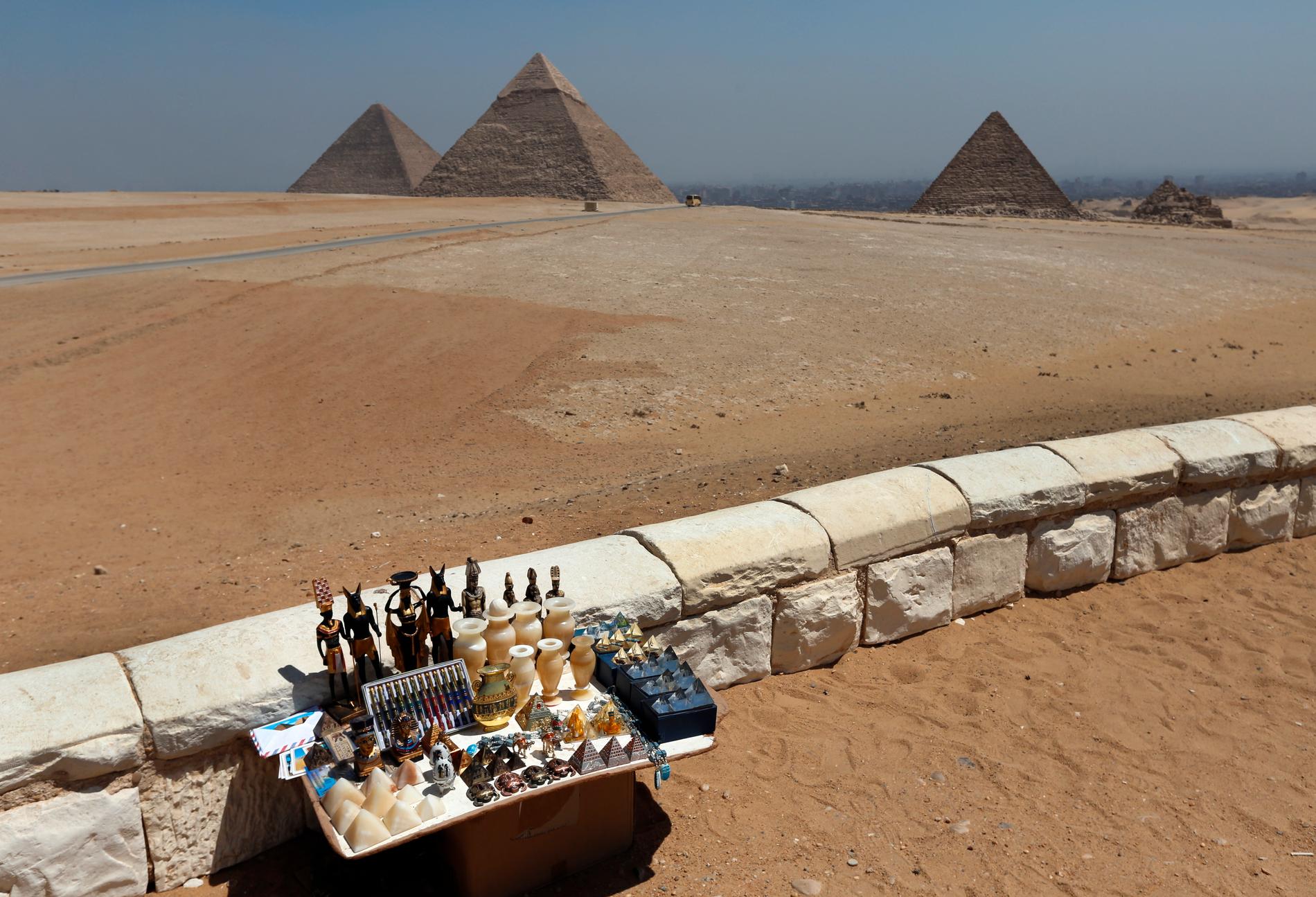 I närheten av pyramiderna i Giza planerar den egyptiska staten sitt nya, stora museum som de hoppas ska locka turister till landet.